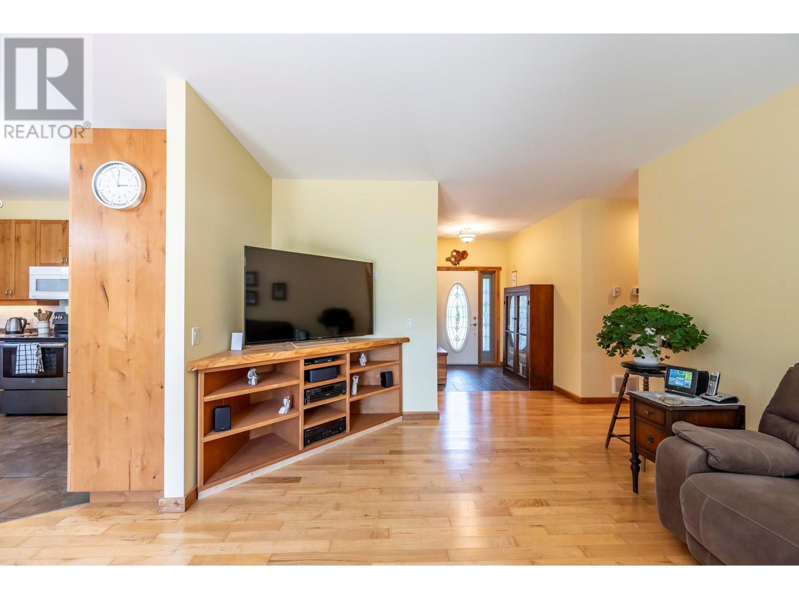 810 12th Street S, Golden, British Columbia  V0A 1H2 - Photo 10 - 10351892