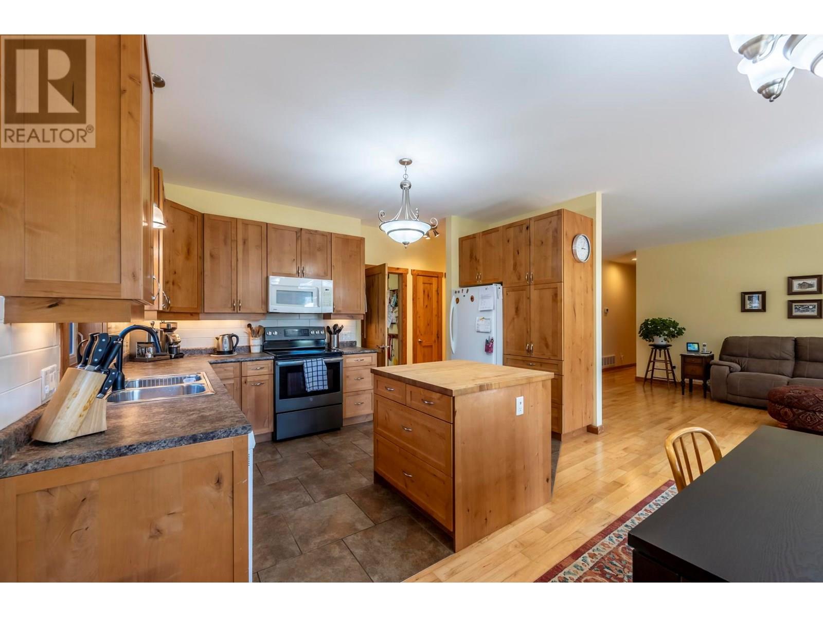 810 12th Street S, Golden, British Columbia  V0A 1H2 - Photo 17 - 10351892