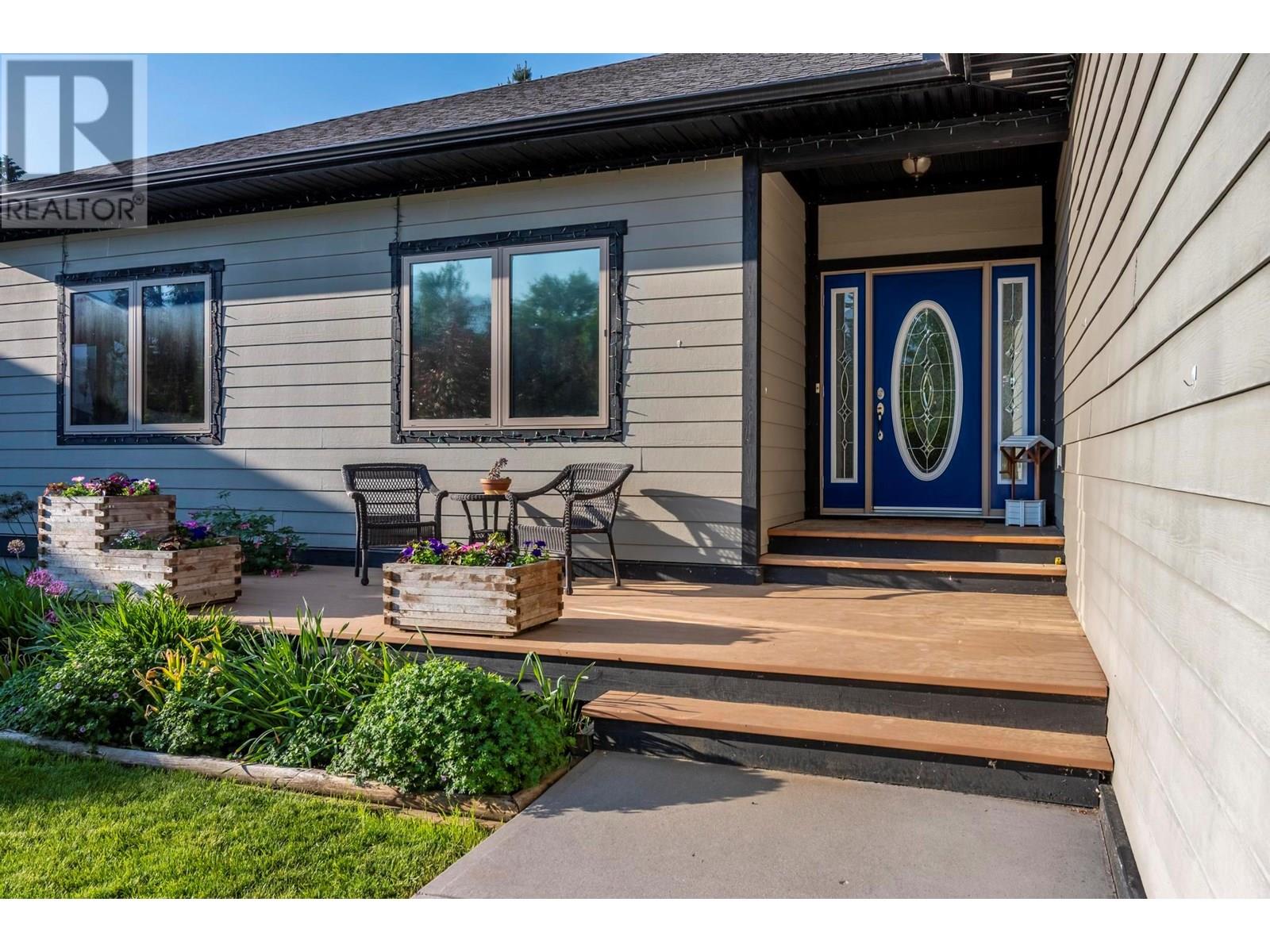 810 12th Street S, Golden, British Columbia  V0A 1H2 - Photo 2 - 10351892
