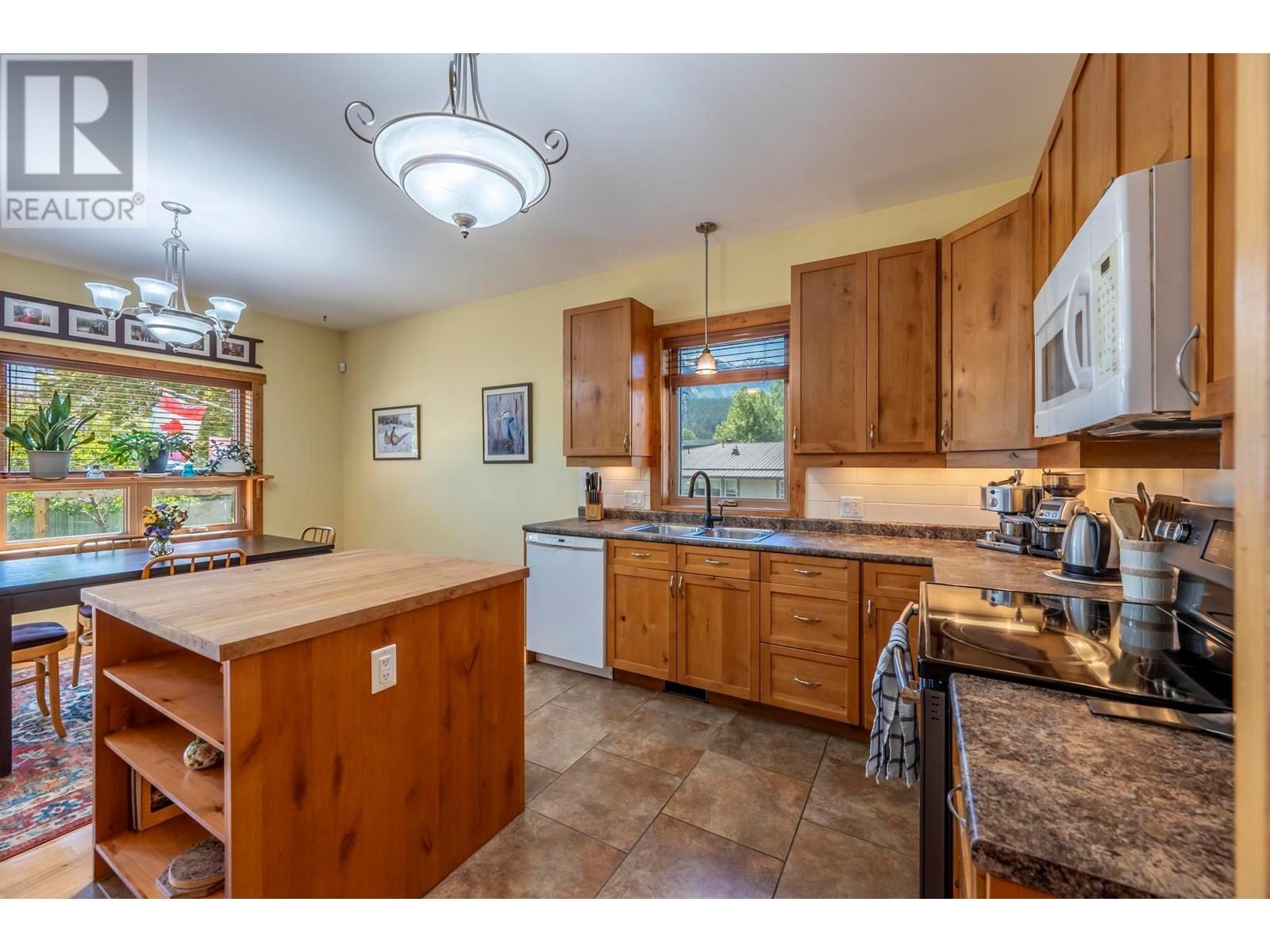 810 12th Street S, Golden, British Columbia  V0A 1H2 - Photo 22 - 10351892
