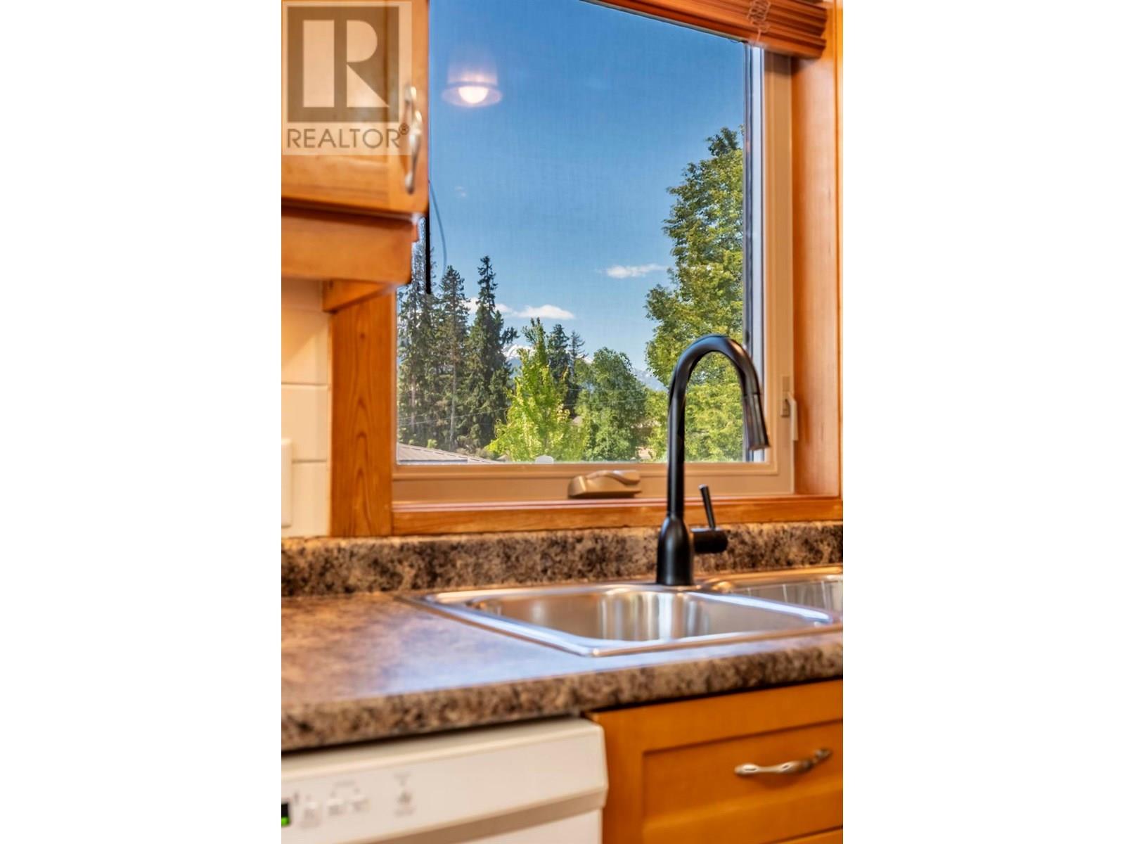 810 12th Street S, Golden, British Columbia  V0A 1H2 - Photo 23 - 10351892