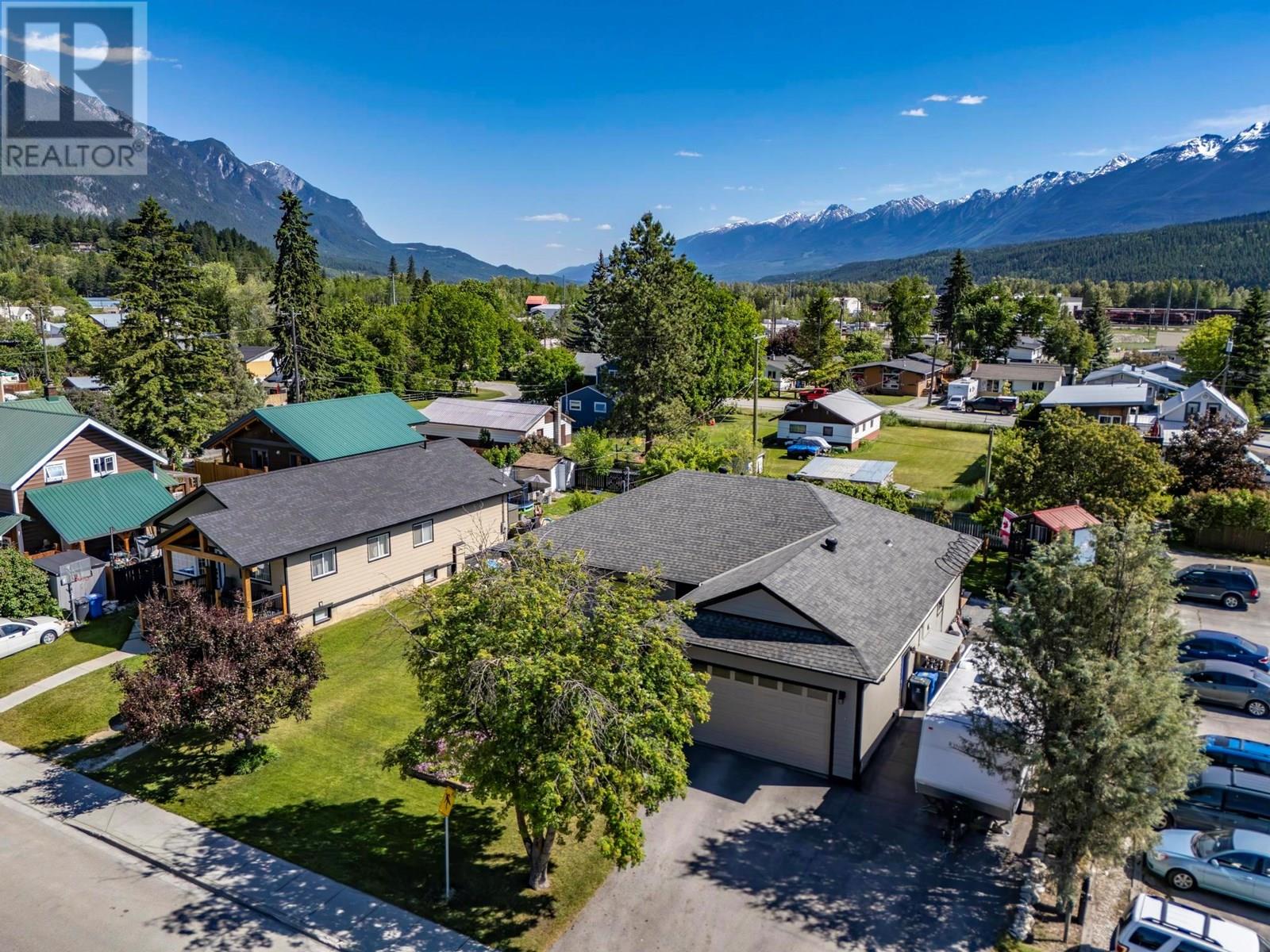 810 12th Street S, Golden, British Columbia  V0A 1H2 - Photo 58 - 10351892