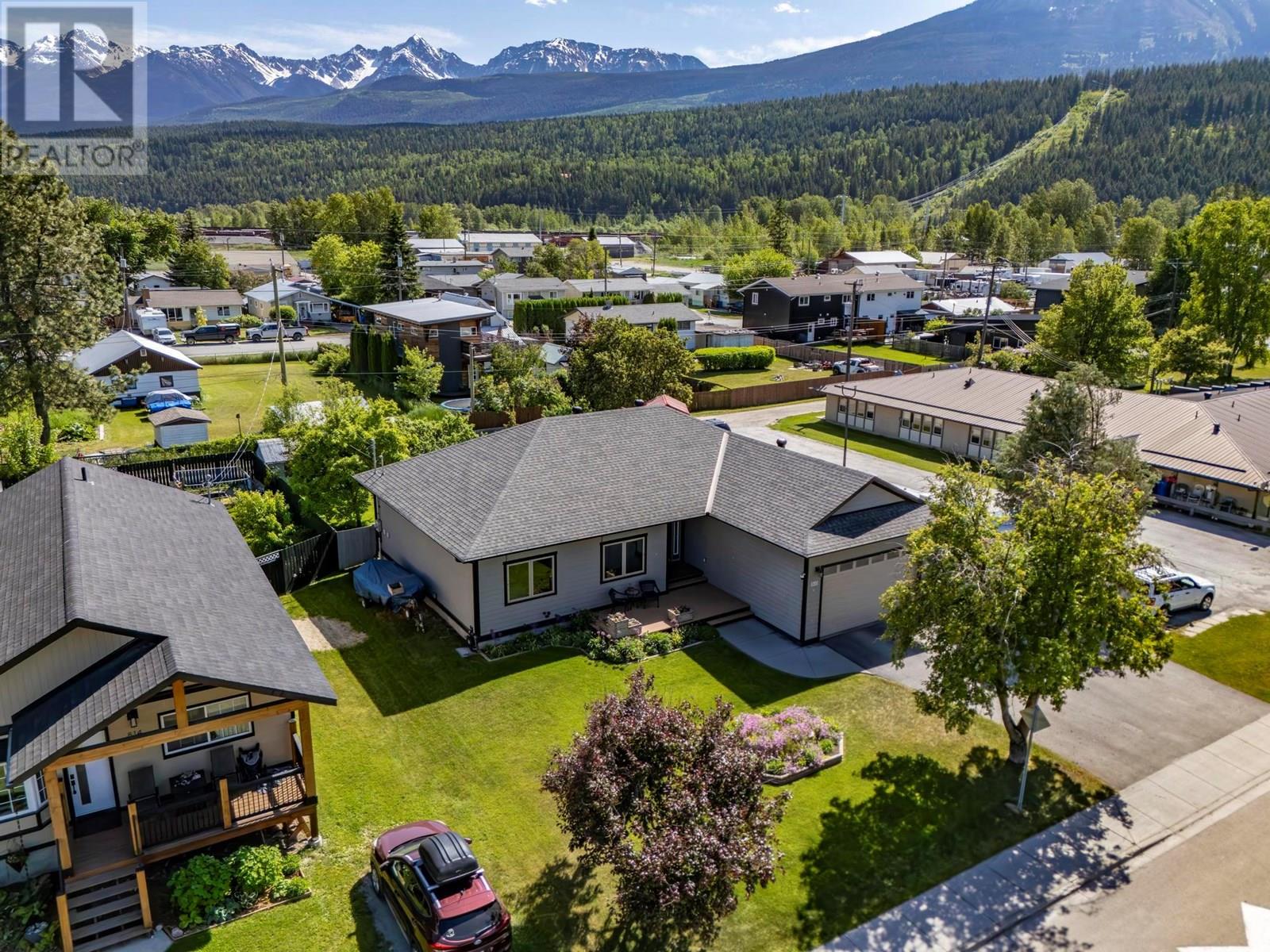 810 12th Street S, Golden, British Columbia  V0A 1H2 - Photo 59 - 10351892