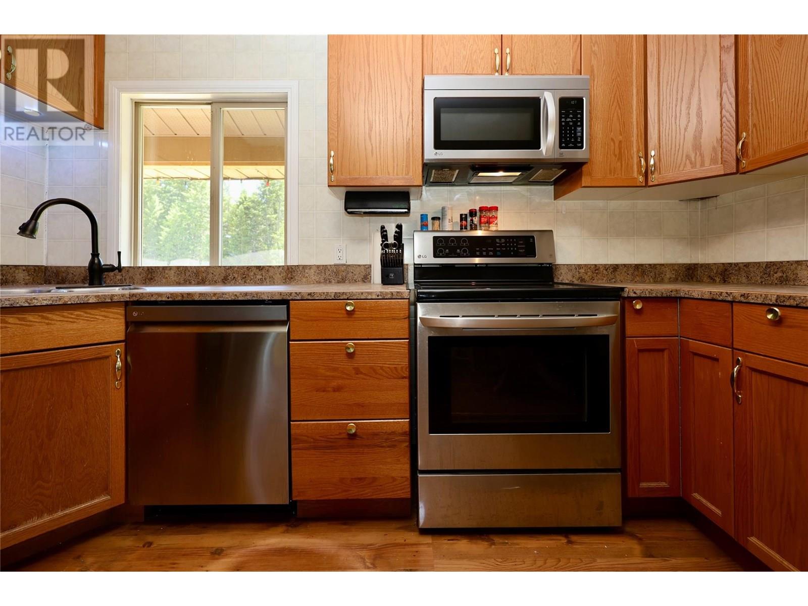 3049 95 Highway, Golden, British Columbia  V0A 1H2 - Photo 31 - 10351788