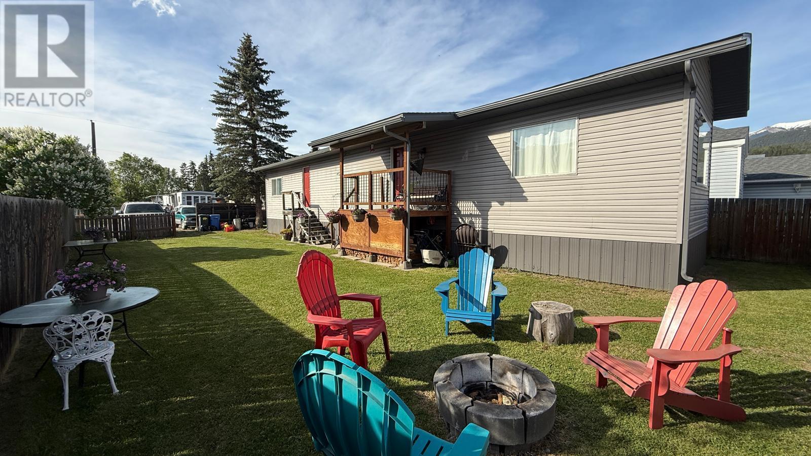 1056 King Crescent, Golden, British Columbia  V0A 1H0 - Photo 1 - 10352250