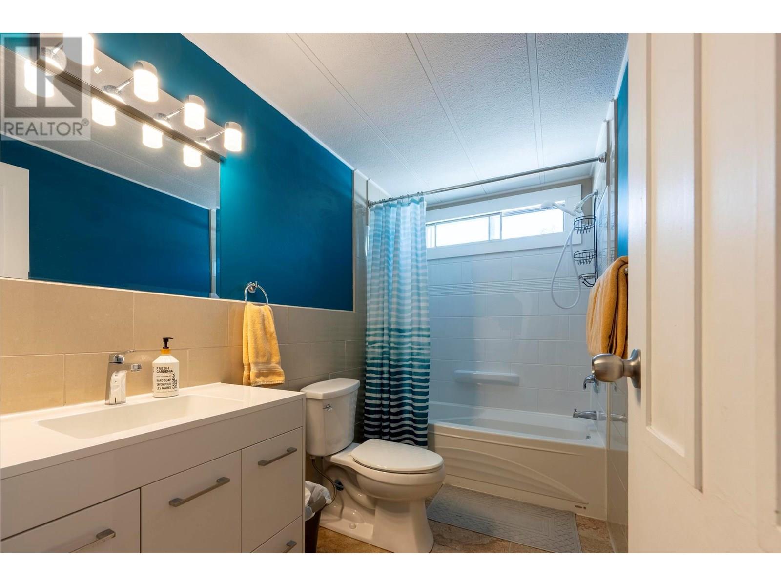 1056 King Crescent, Golden, British Columbia  V0A 1H0 - Photo 25 - 10352250