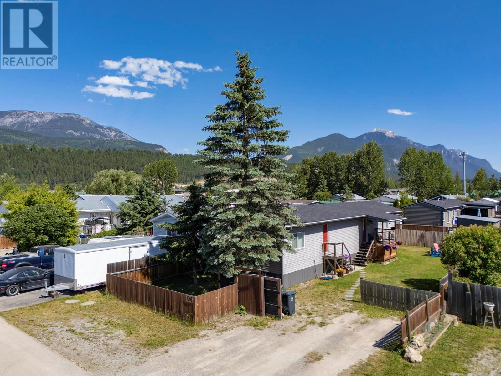 1056 King Crescent, Golden, British Columbia  V0A 1H0 - Photo 3 - 10352250