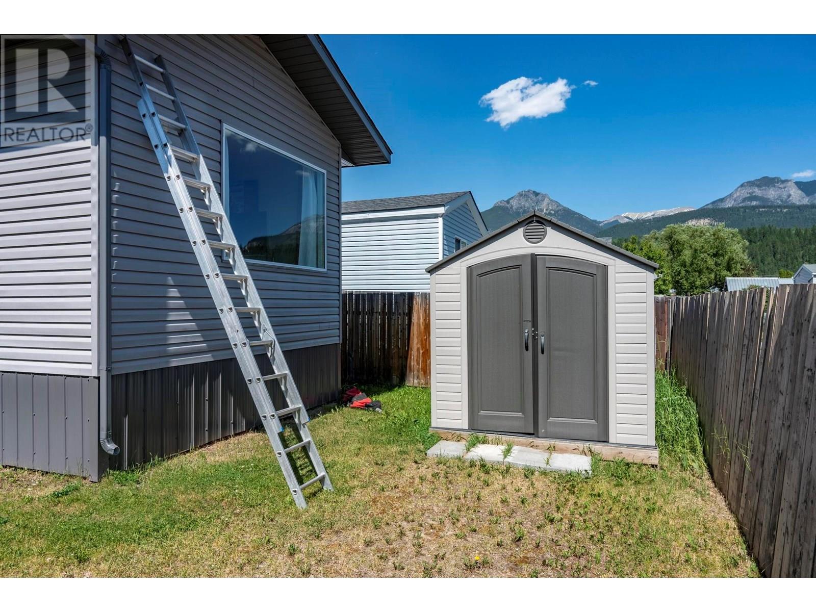 1056 King Crescent, Golden, British Columbia  V0A 1H0 - Photo 39 - 10352250