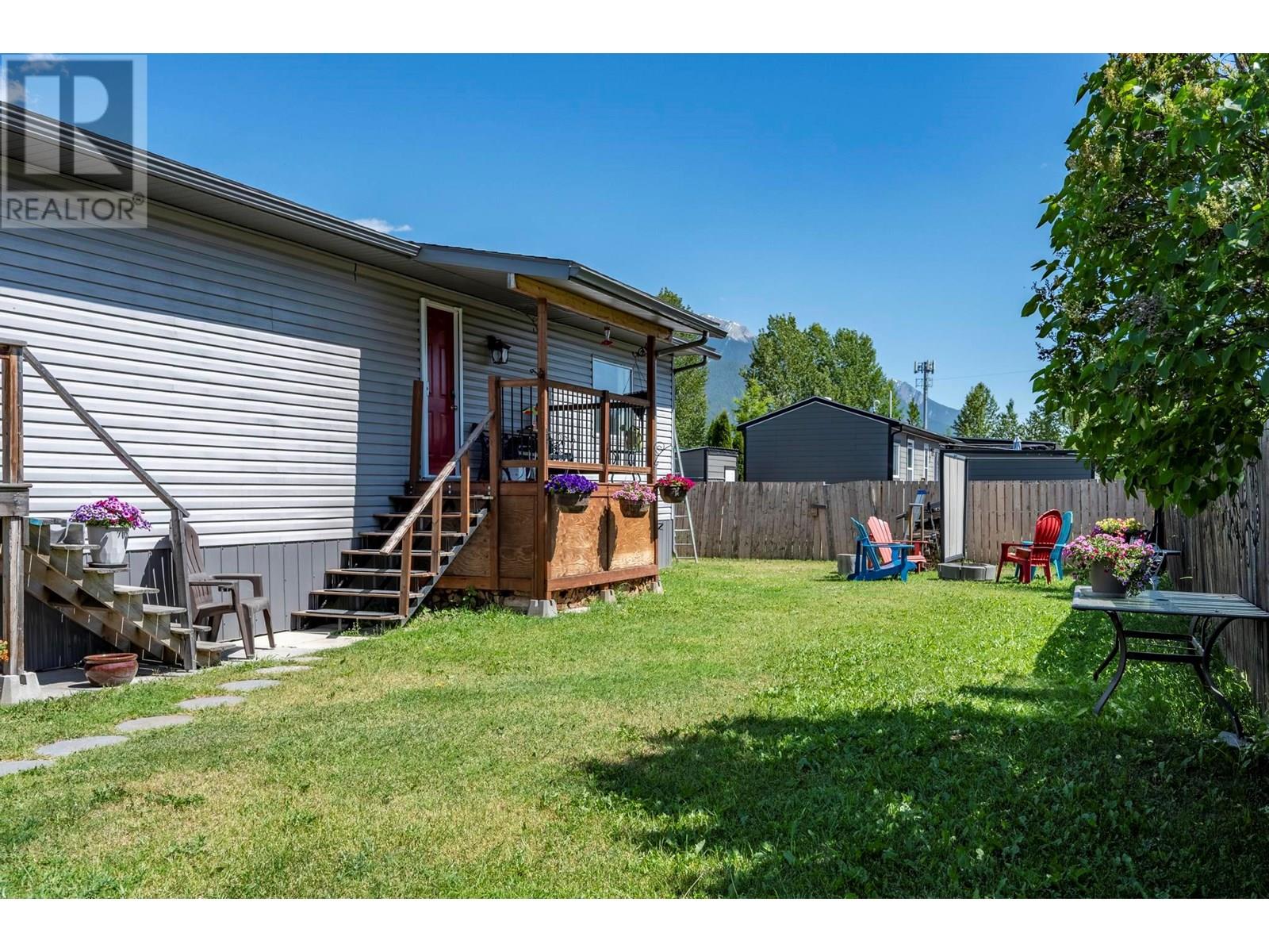 1056 King Crescent, Golden, British Columbia  V0A 1H0 - Photo 4 - 10352250