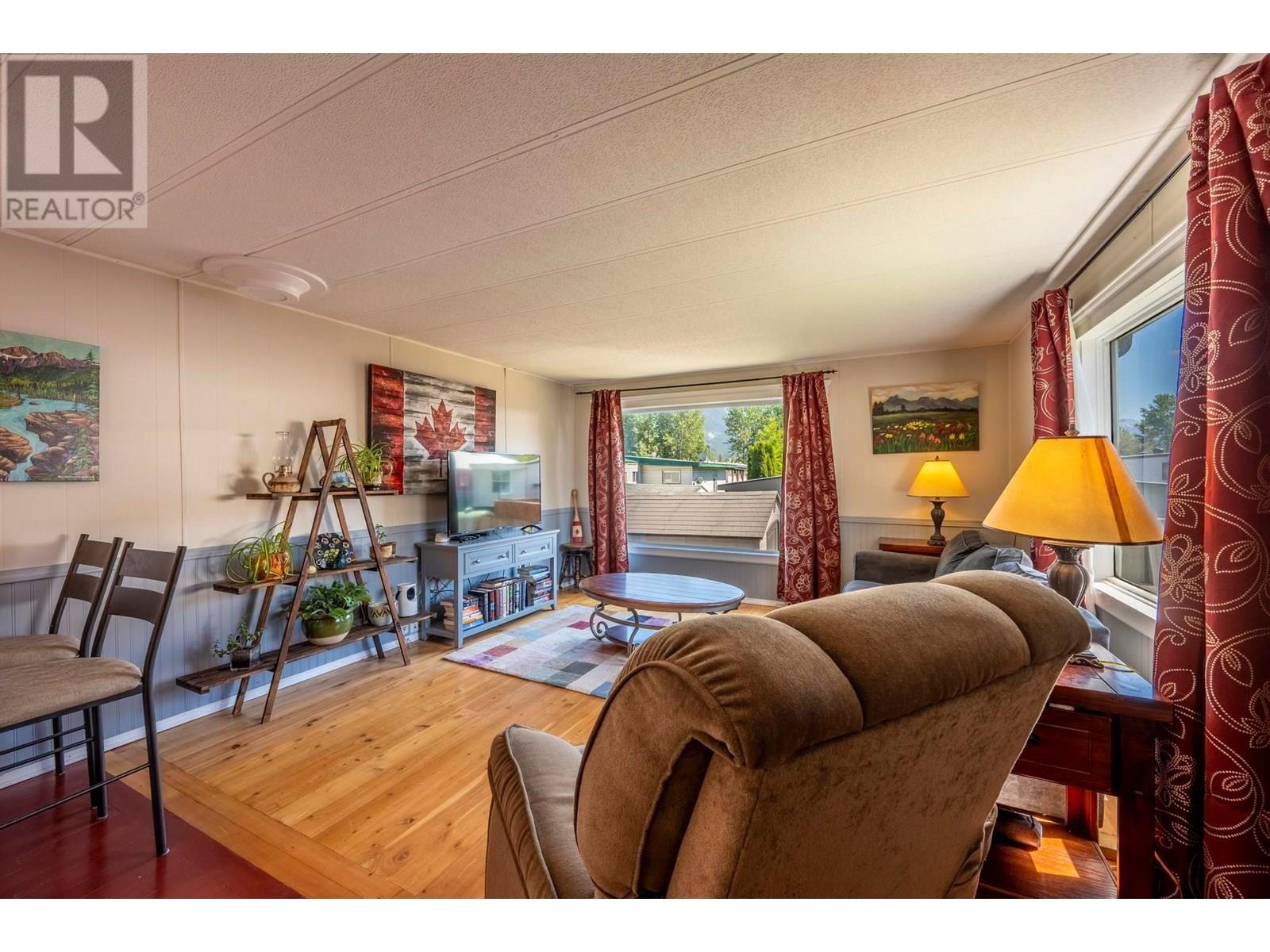 1056 King Crescent, Golden, British Columbia  V0A 1H0 - Photo 7 - 10352250