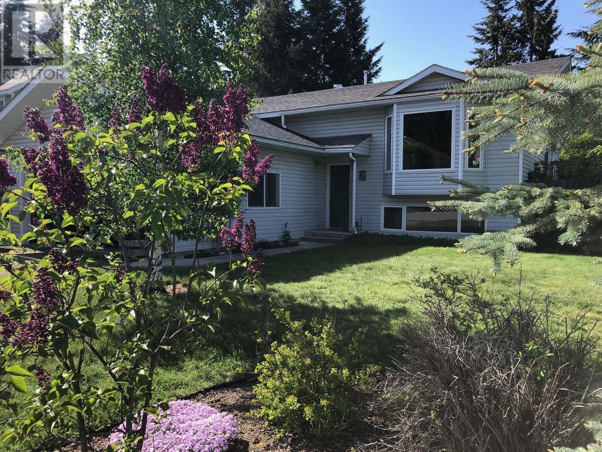 1510 Cedar Street, Golden, British Columbia  V0A 1H6 - Photo 1 - 10352278
