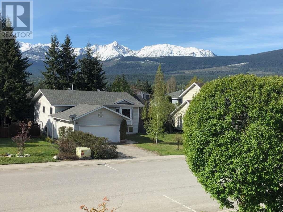 1510 Cedar Street, Golden, British Columbia  V0A 1H6 - Photo 2 - 10352278