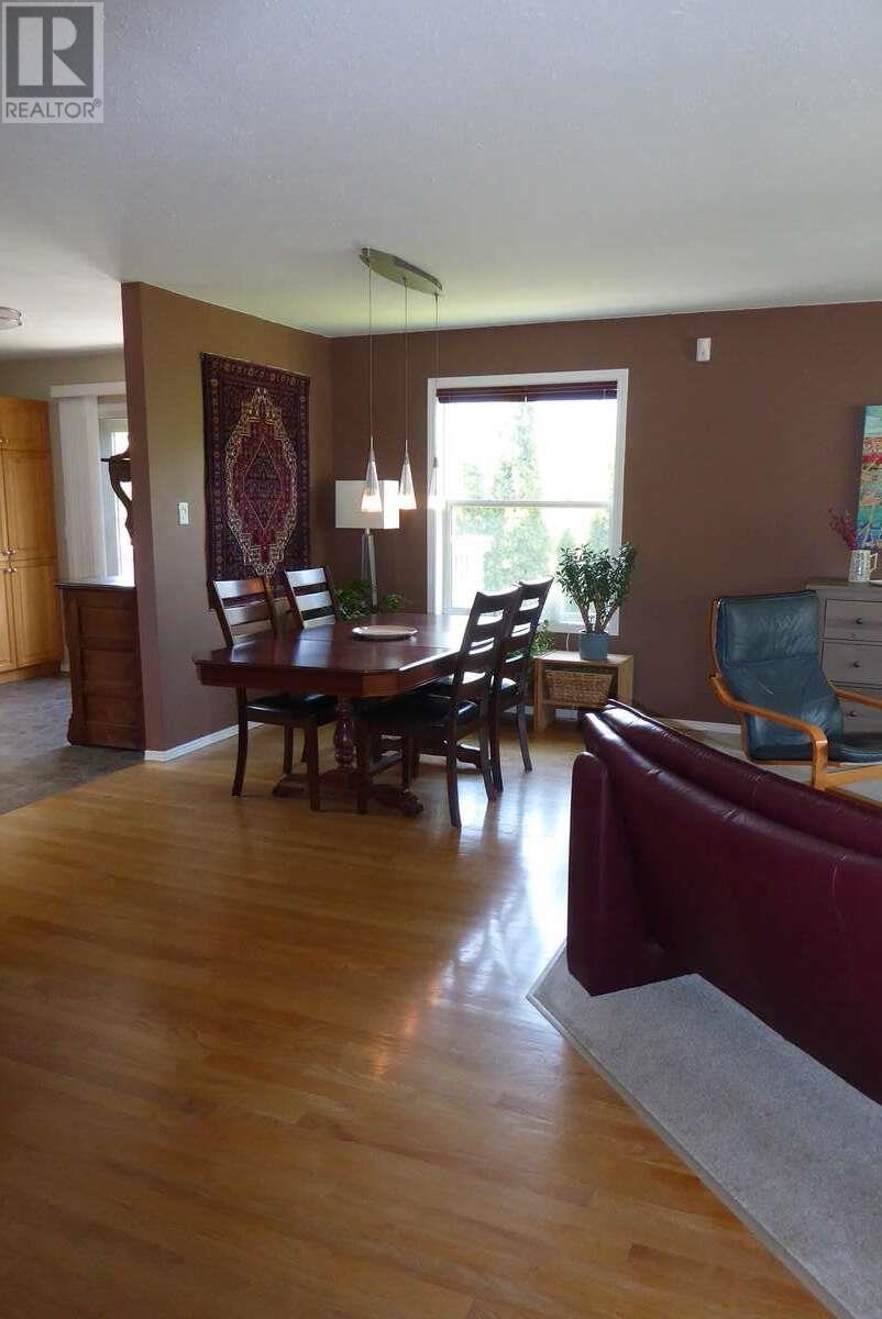 1510 Cedar Street, Golden, British Columbia  V0A 1H6 - Photo 6 - 10352278