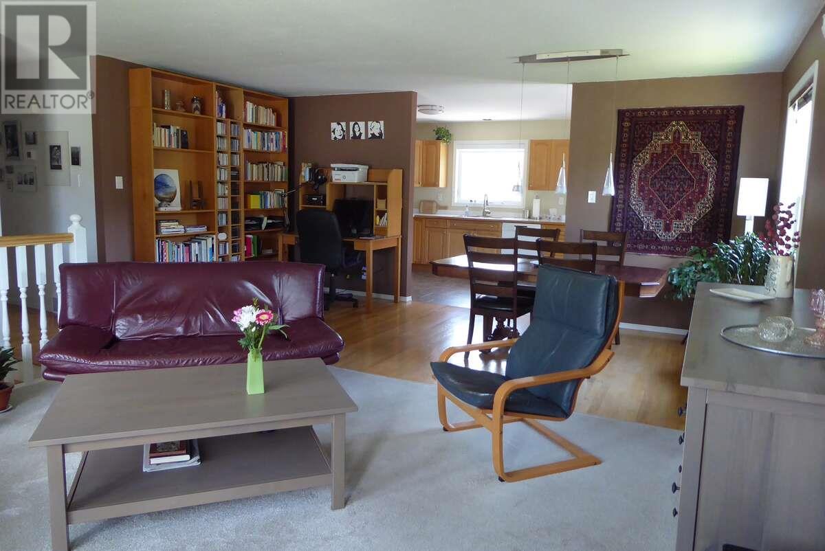 1510 Cedar Street, Golden, British Columbia  V0A 1H6 - Photo 8 - 10352278