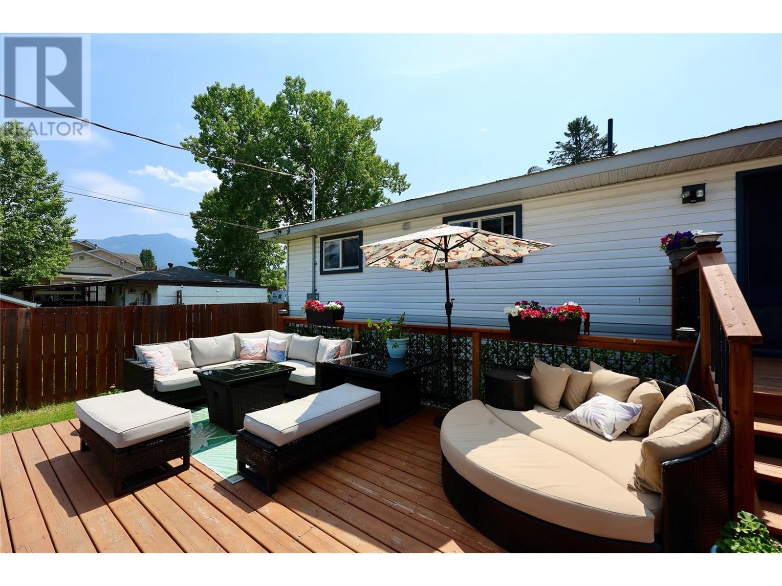 505 10th Street S, Golden, British Columbia  V0A 1H0 - Photo 1 - 10352275
