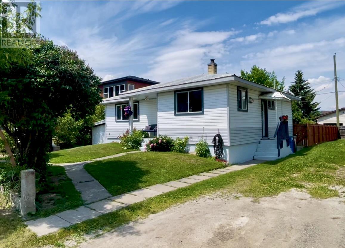 505 10th Street S, Golden, British Columbia  V0A 1H0 - Photo 2 - 10352275