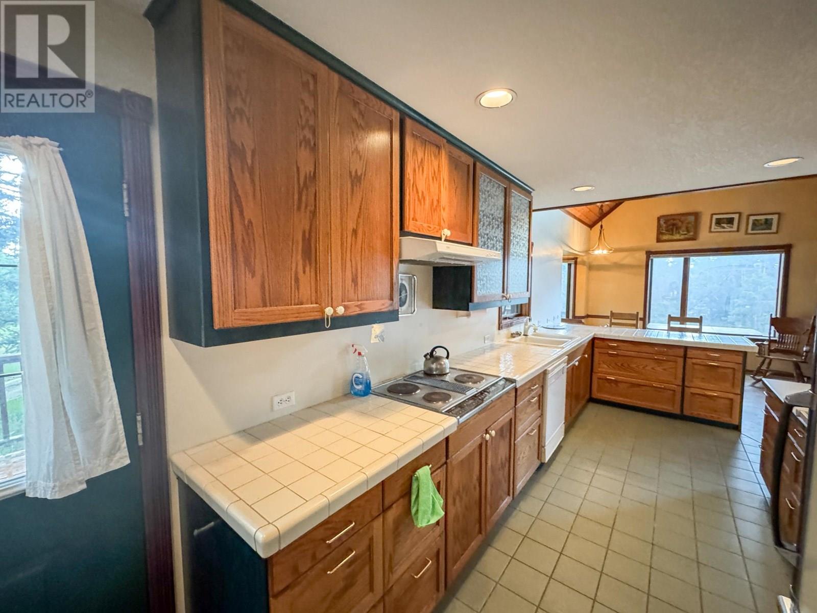 5182 Juniper Heights Road, Dry Gulch, British Columbia  V0A 1K2 - Photo 18 - 10351882