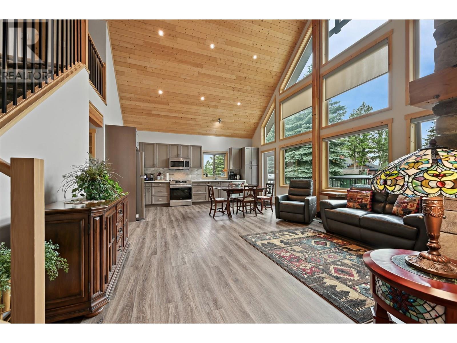 7334 Revelstoke Drive, Radium Hot Springs, British Columbia  V0A 1M0 - Photo 10 - 10352348