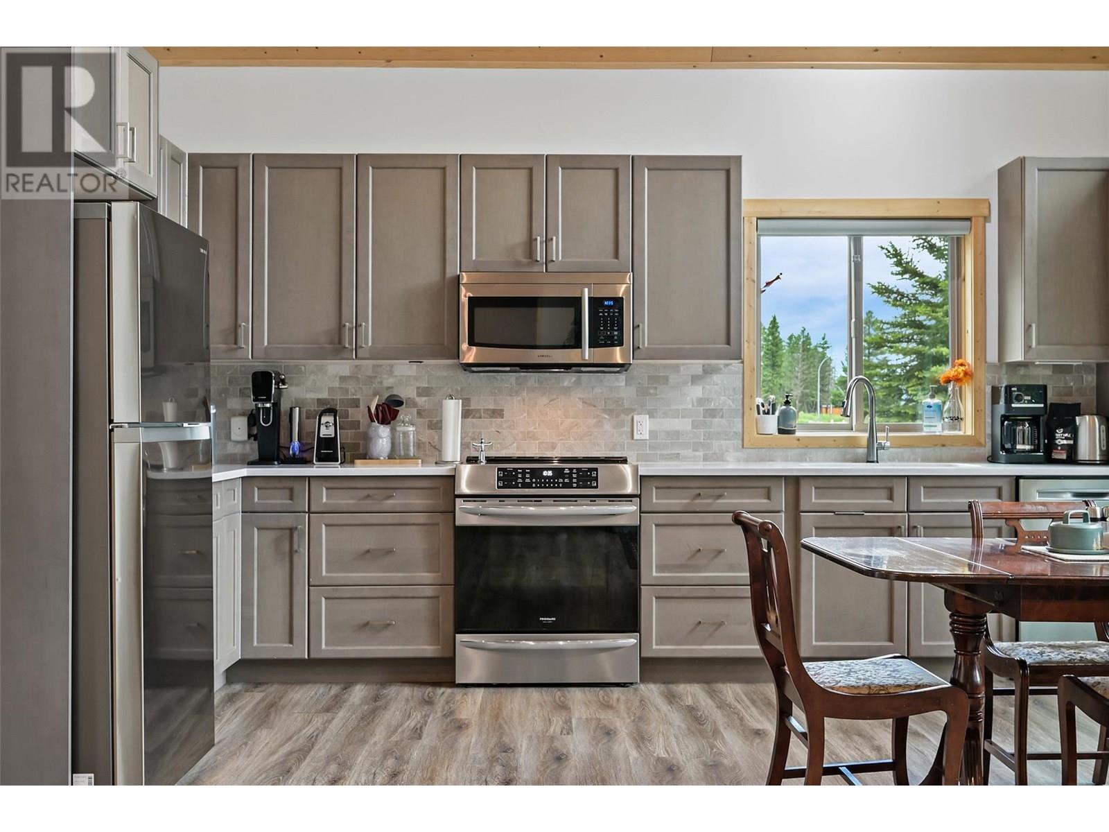 7334 Revelstoke Drive, Radium Hot Springs, British Columbia  V0A 1M0 - Photo 11 - 10352348