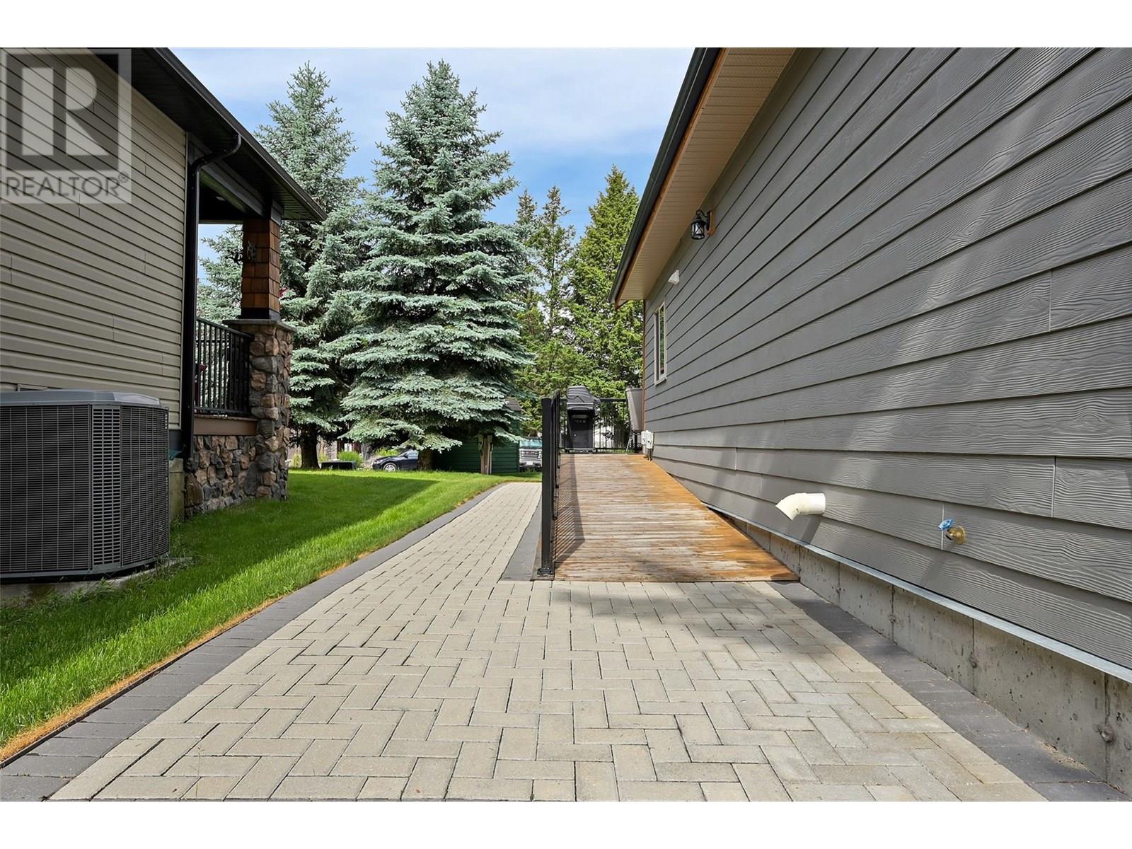 7334 Revelstoke Drive, Radium Hot Springs, British Columbia  V0A 1M0 - Photo 46 - 10352348
