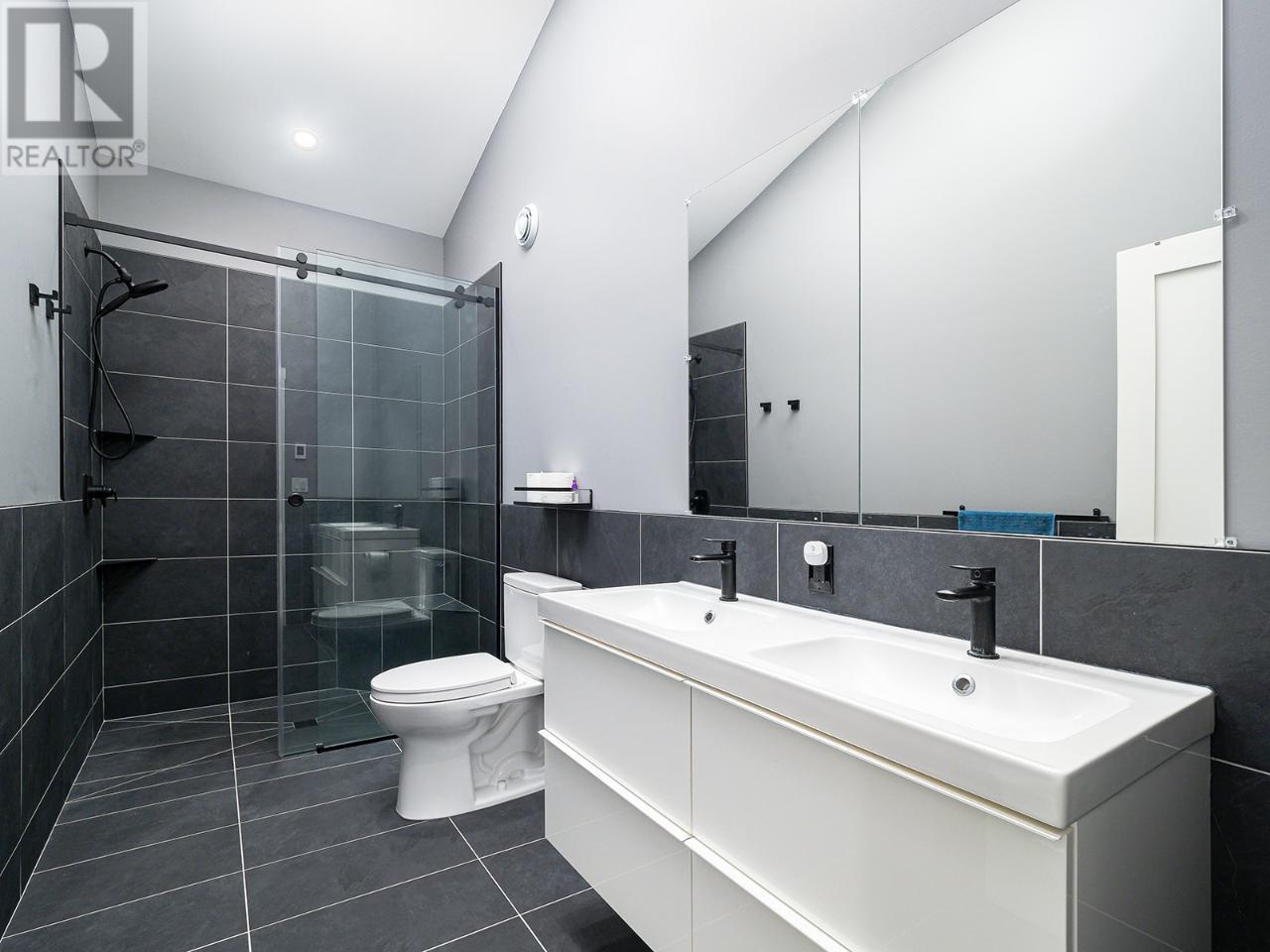 1360 Pine Drive Unit# 5, Golden, British Columbia  V0A 1H1 - Photo 18 - 10352809