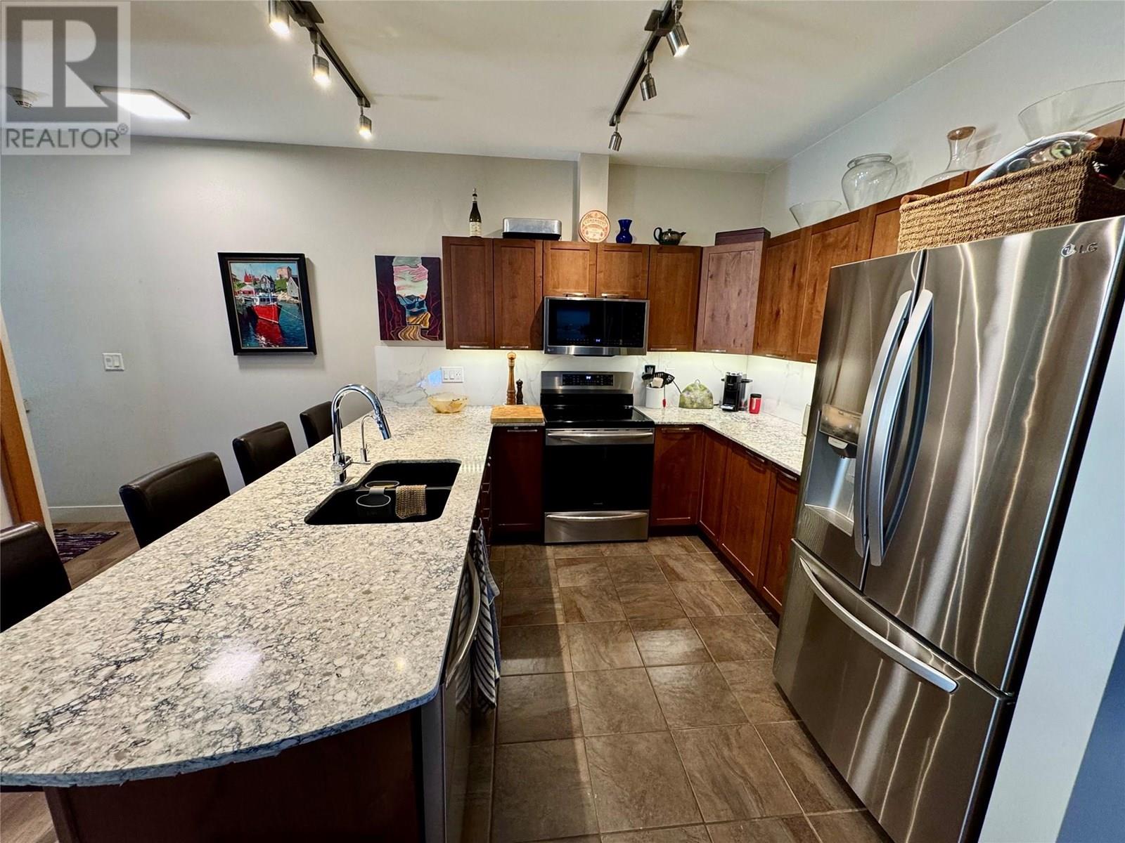 901 7th Avenue Unit# 303, Invermere, British Columbia  V0A 1K0 - Photo 2 - 10352776