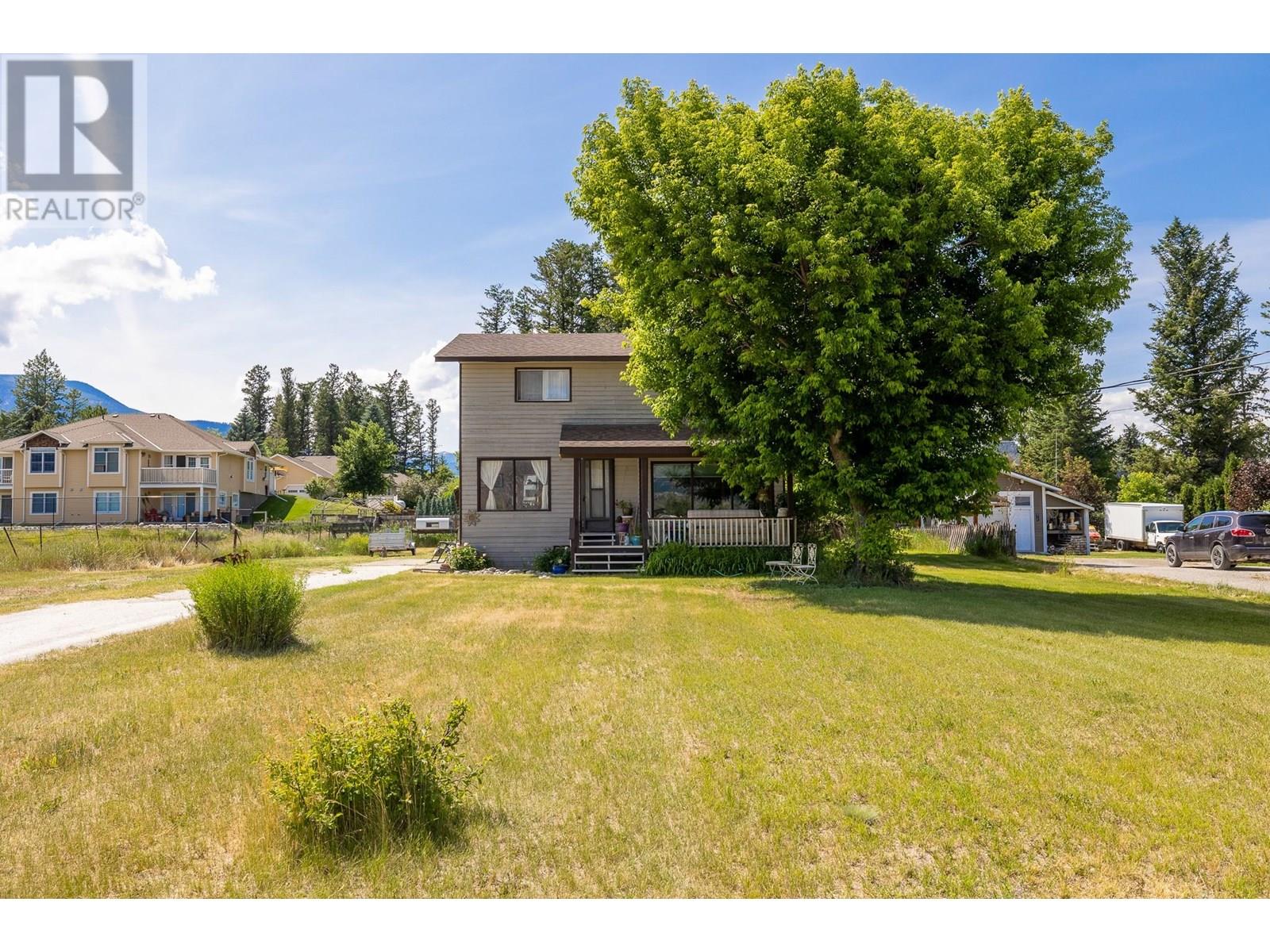 1012 11 Avenue, Invermere, British Columbia  V0A 1K4 - Photo 2 - 10353188