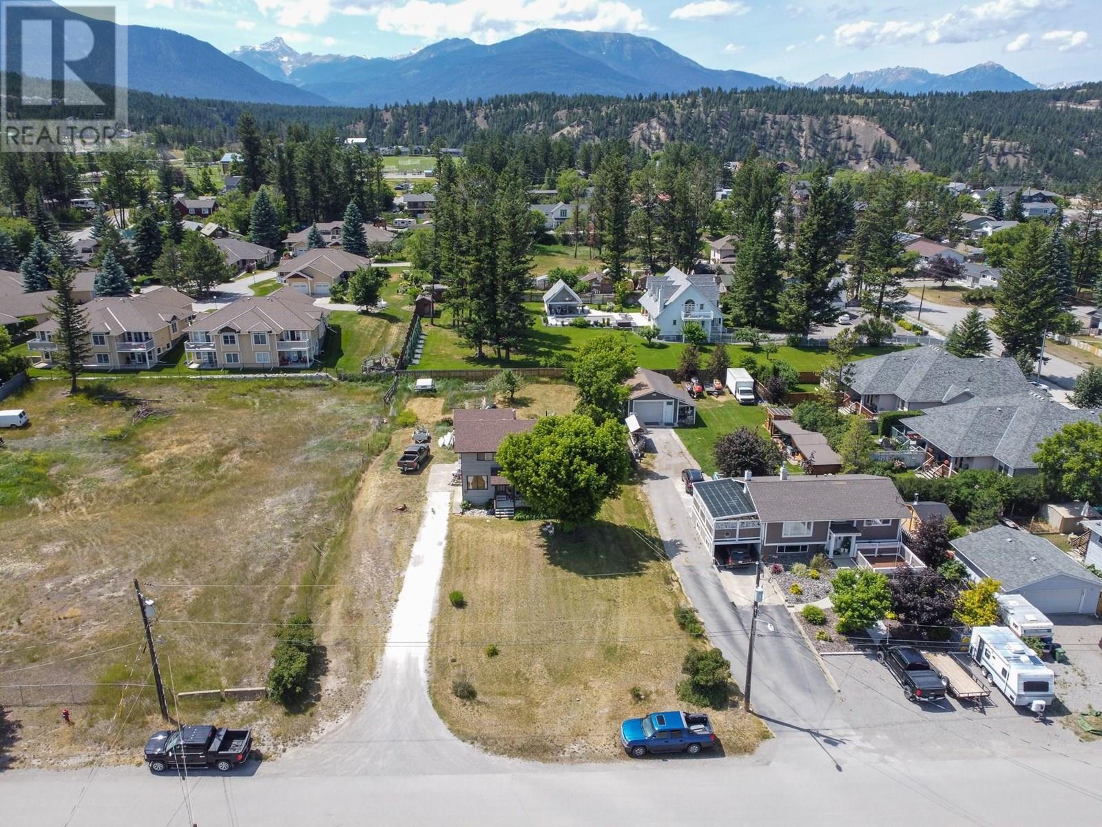 1012 11 Avenue, Invermere, British Columbia  V0A 1K4 - Photo 3 - 10353188