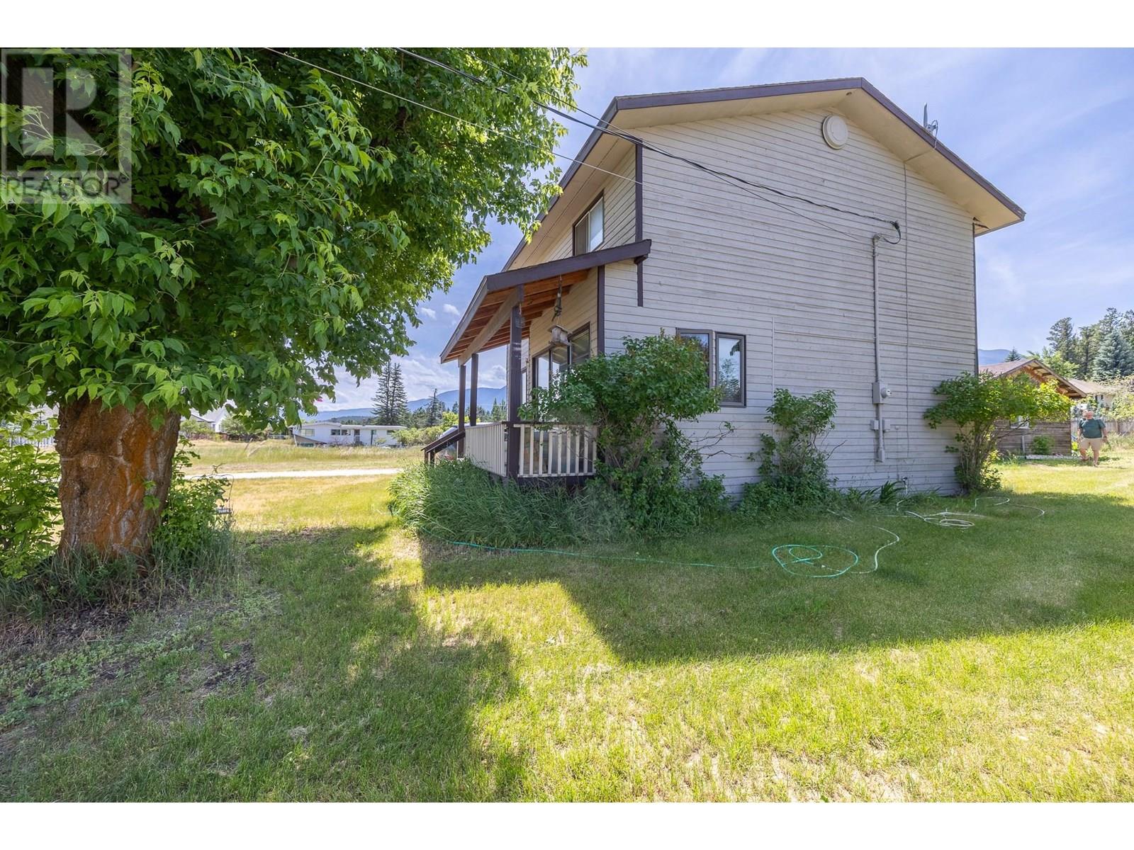 1012 11 Avenue, Invermere, British Columbia  V0A 1K4 - Photo 30 - 10353188