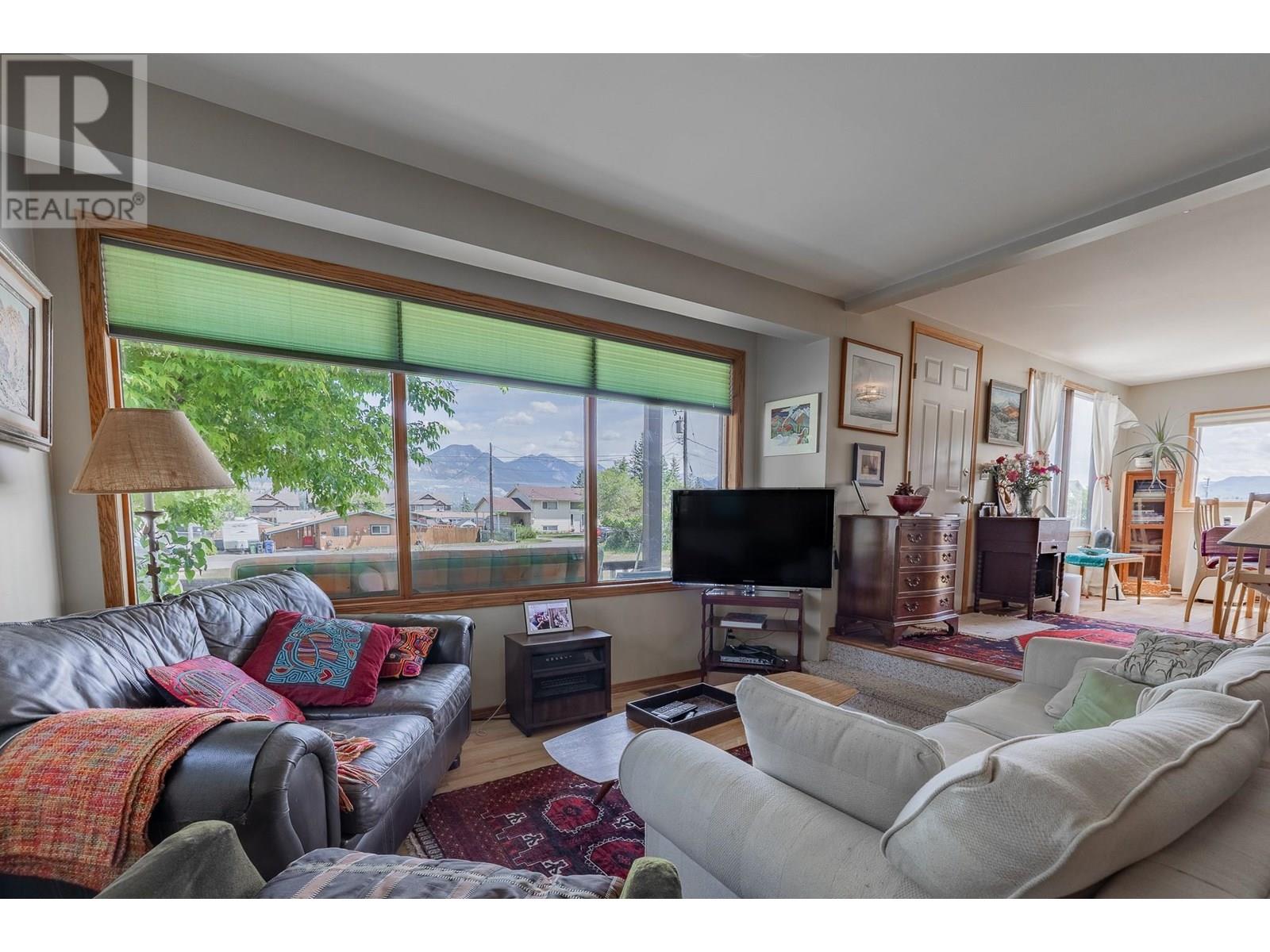 1012 11 Avenue, Invermere, British Columbia  V0A 1K4 - Photo 8 - 10353188