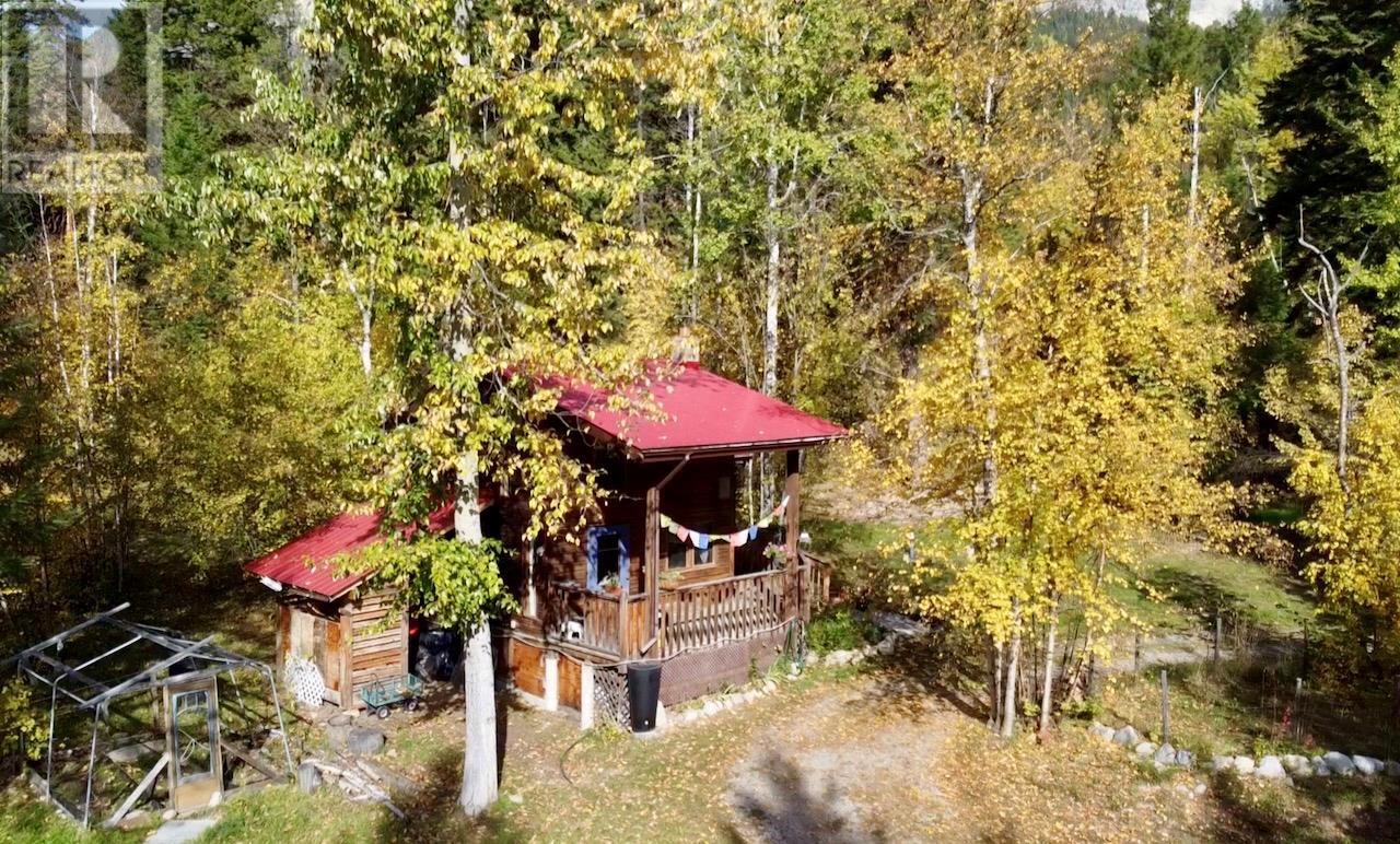 1599 Campbell Road, Golden, British Columbia  V0A 1H0 - Photo 5 - 10353107