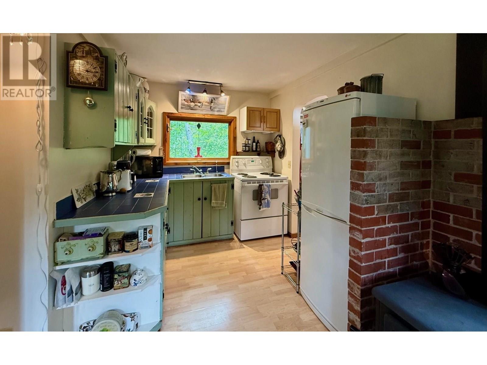 1599 Campbell Road, Golden, British Columbia  V0A 1H0 - Photo 6 - 10353107
