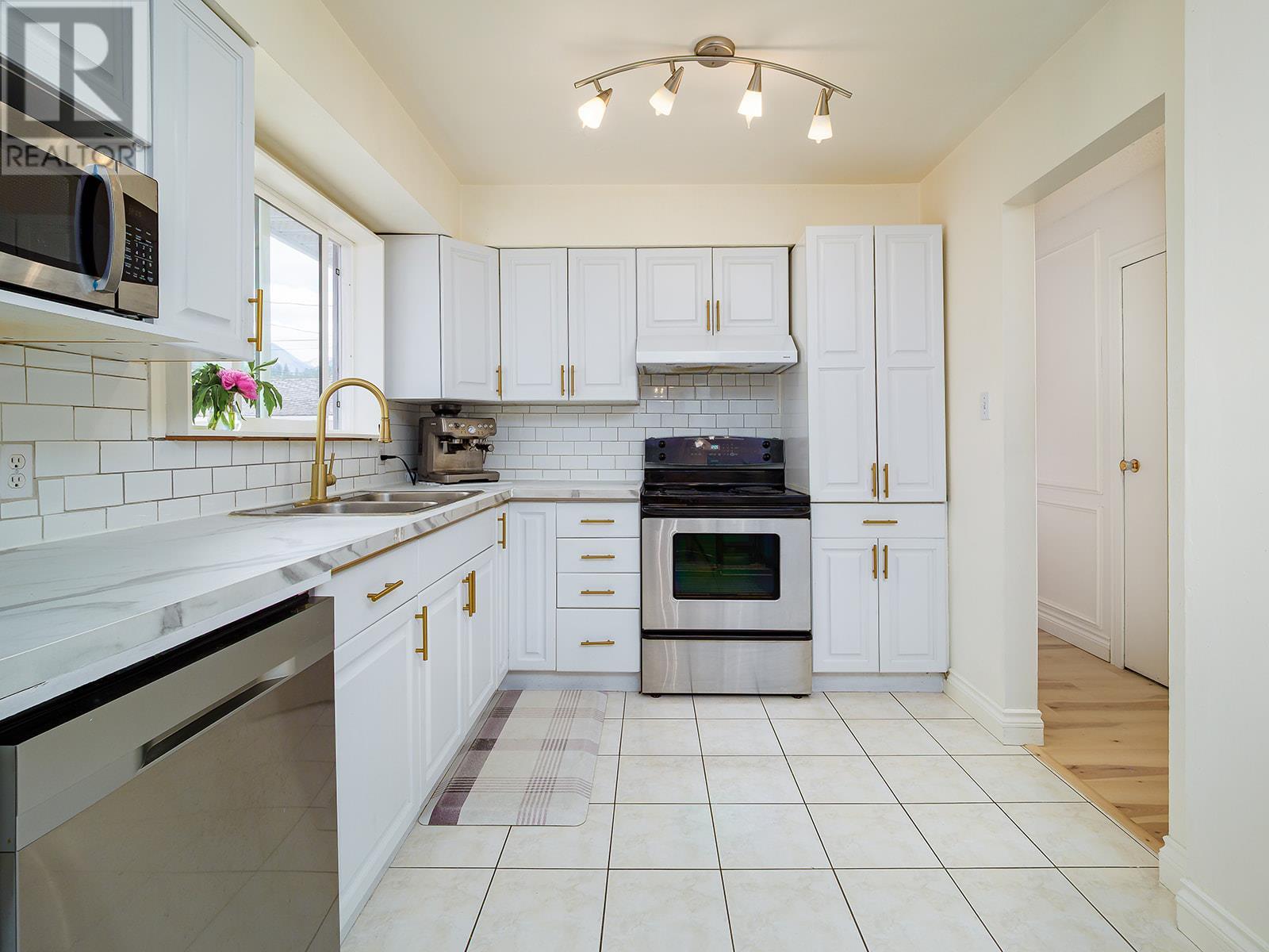1246 Alexander Drive, Golden, British Columbia  V0A 1H0 - Photo 7 - 10353578