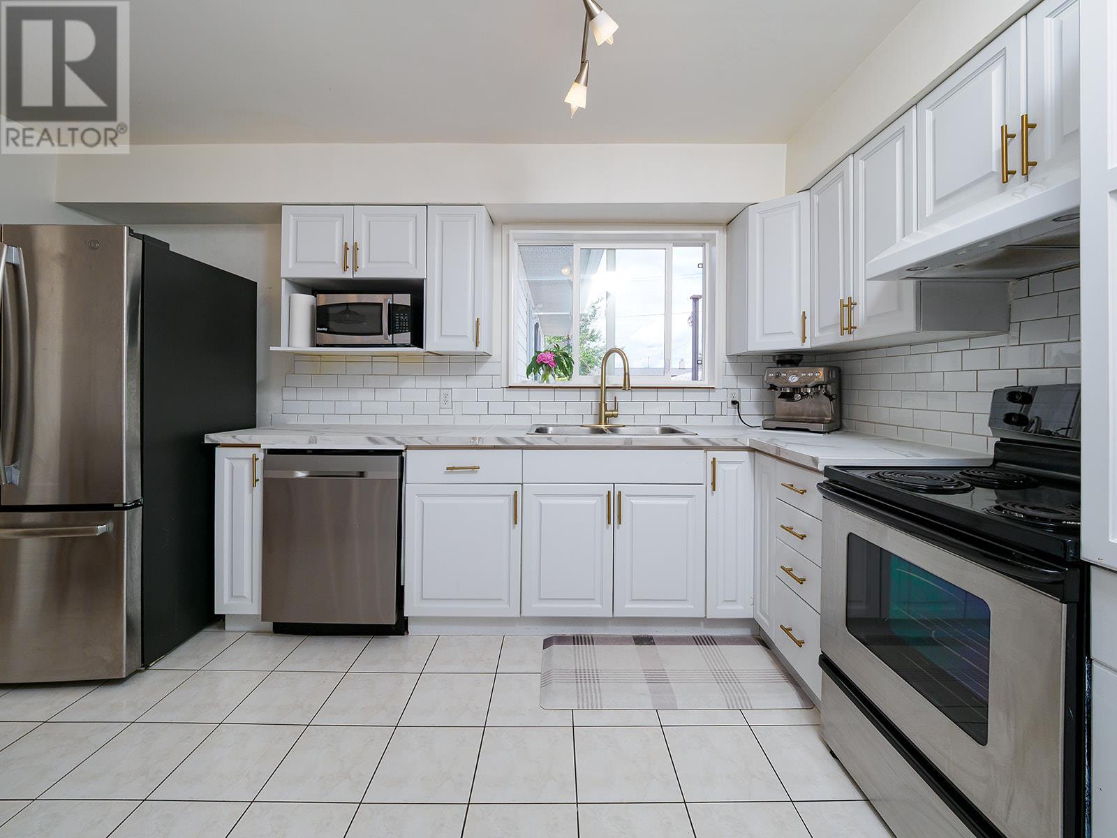 1246 Alexander Drive, Golden, British Columbia  V0A 1H0 - Photo 8 - 10353578