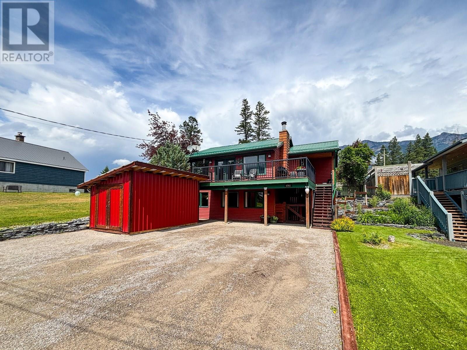 4761 Crescentwood Drive, Edgewater, British Columbia  V0A 1E0 - Photo 1 - 10353912