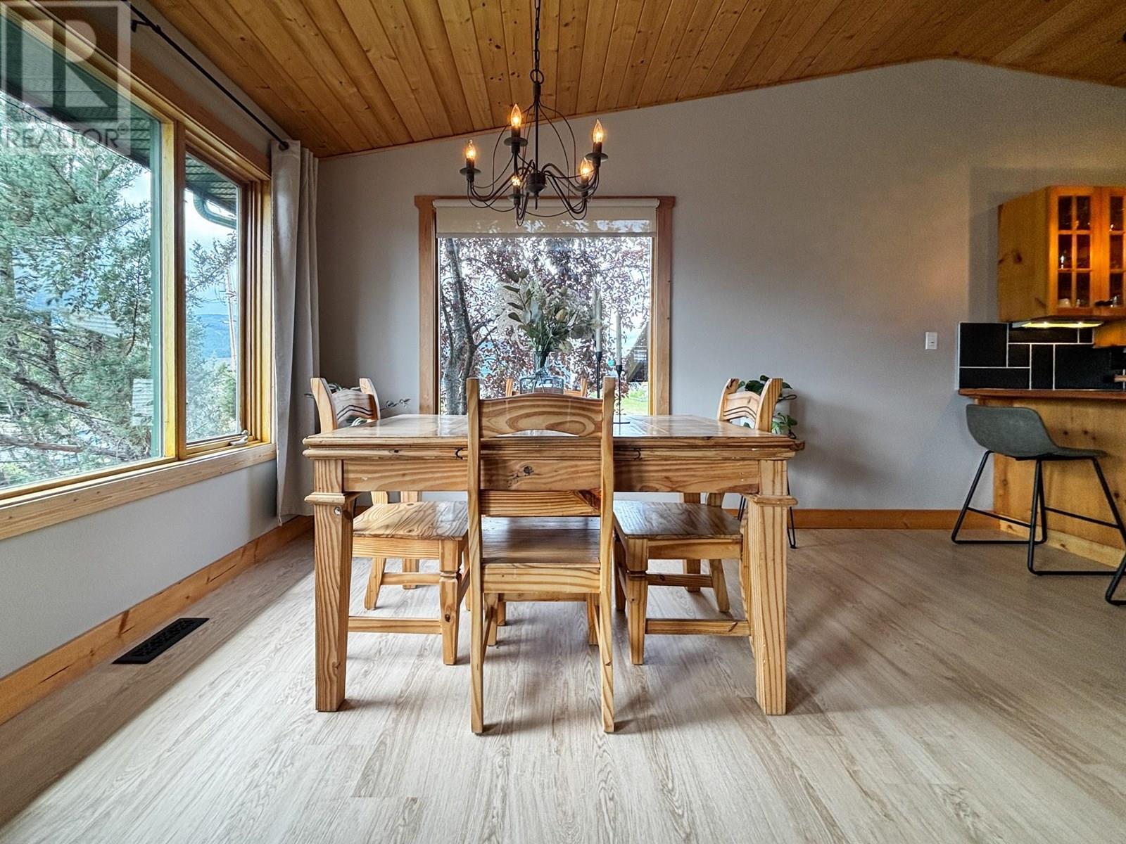 4761 Crescentwood Drive, Edgewater, British Columbia  V0A 1E0 - Photo 16 - 10353912