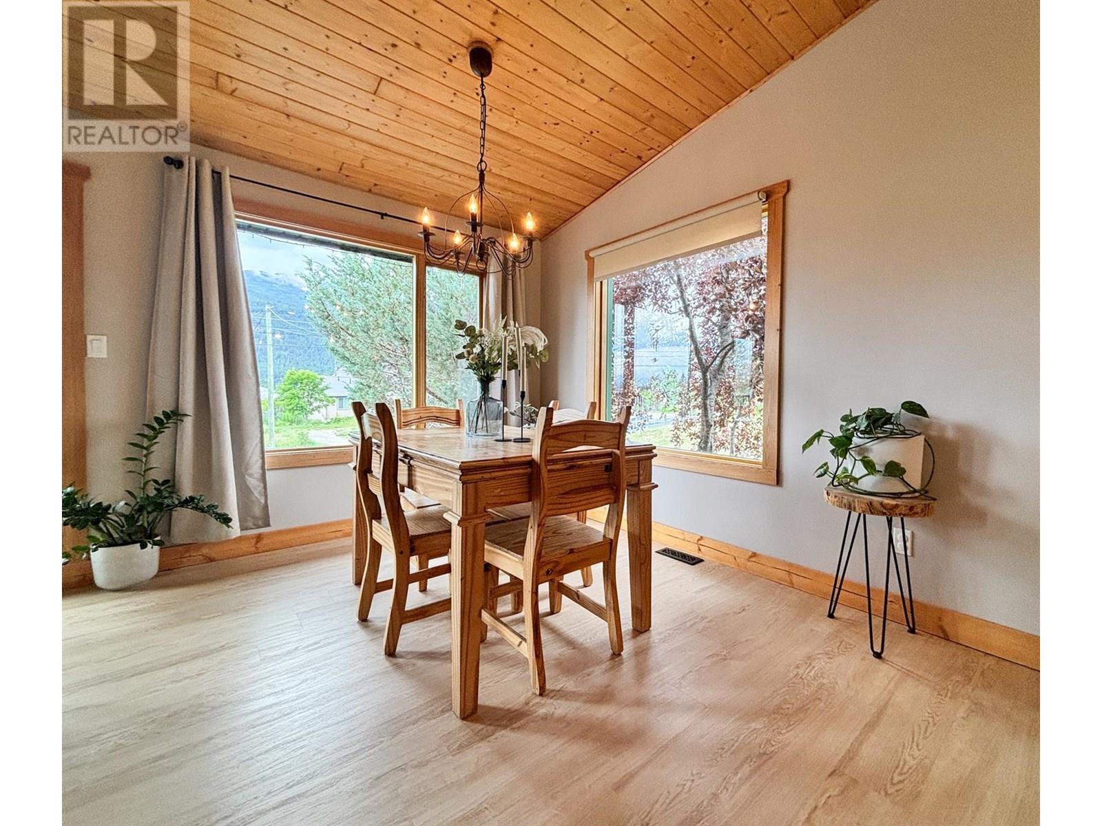 4761 Crescentwood Drive, Edgewater, British Columbia  V0A 1E0 - Photo 17 - 10353912