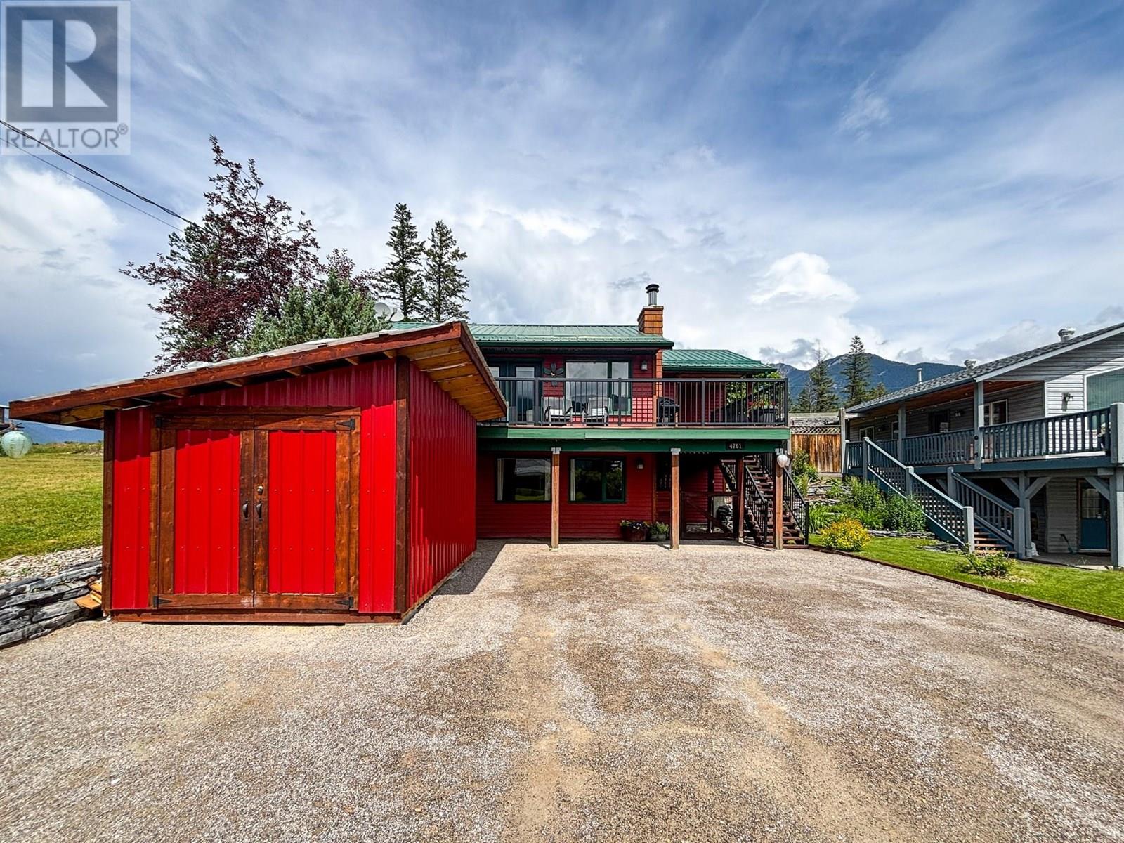 4761 Crescentwood Drive, Edgewater, British Columbia  V0A 1E0 - Photo 2 - 10353912
