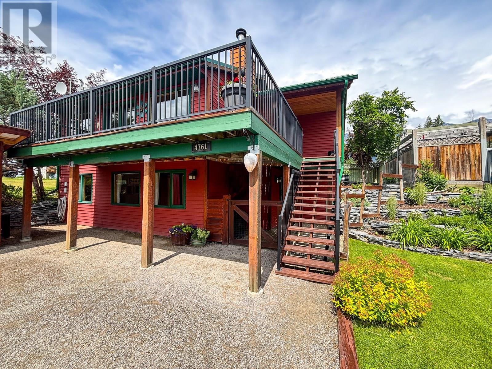 4761 Crescentwood Drive, Edgewater, British Columbia  V0A 1E0 - Photo 3 - 10353912