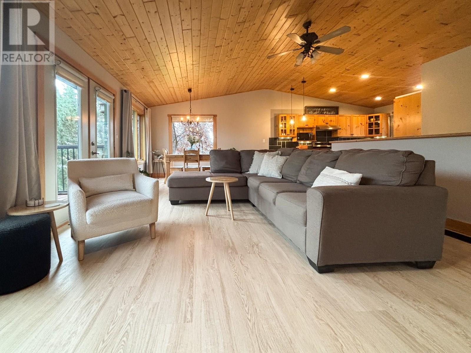 4761 Crescentwood Drive, Edgewater, British Columbia  V0A 1E0 - Photo 5 - 10353912