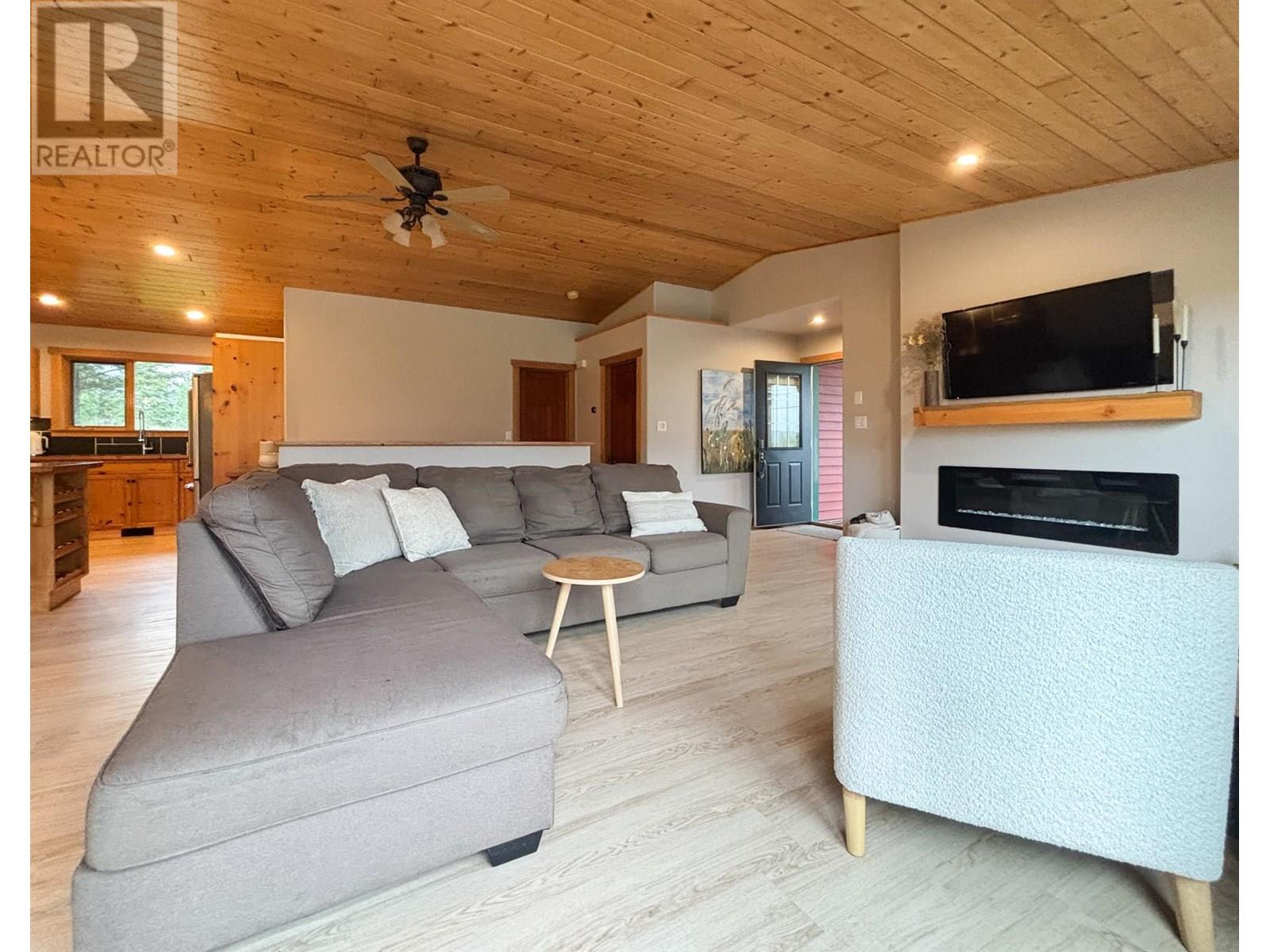 4761 Crescentwood Drive, Edgewater, British Columbia  V0A 1E0 - Photo 7 - 10353912