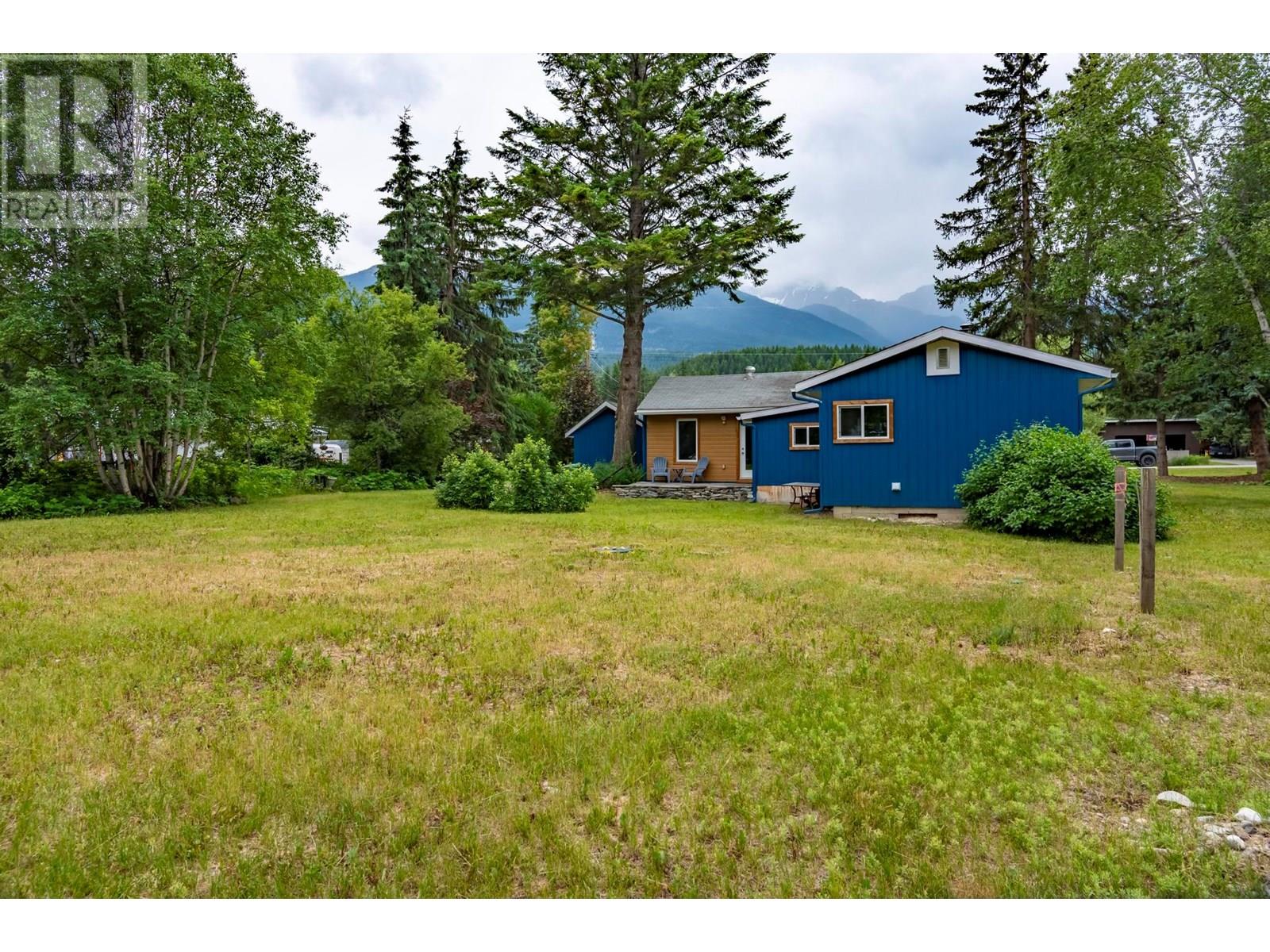 915 Ryter Road W, Golden, British Columbia  V0A 1H2 - Photo 37 - 10353995