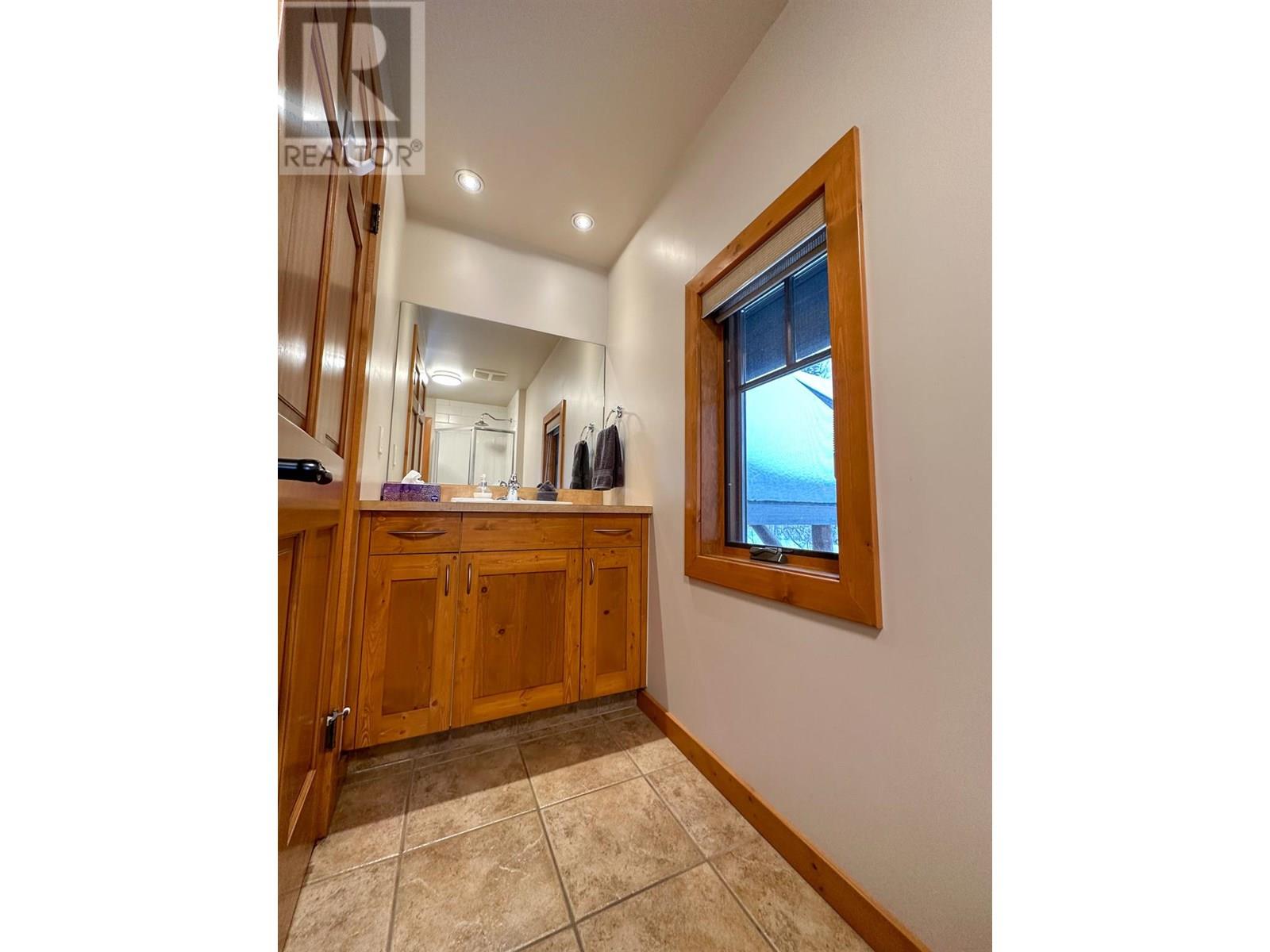 1589 Columbia Valley View, Golden, British Columbia  V0A 1H2 - Photo 11 - 10353274