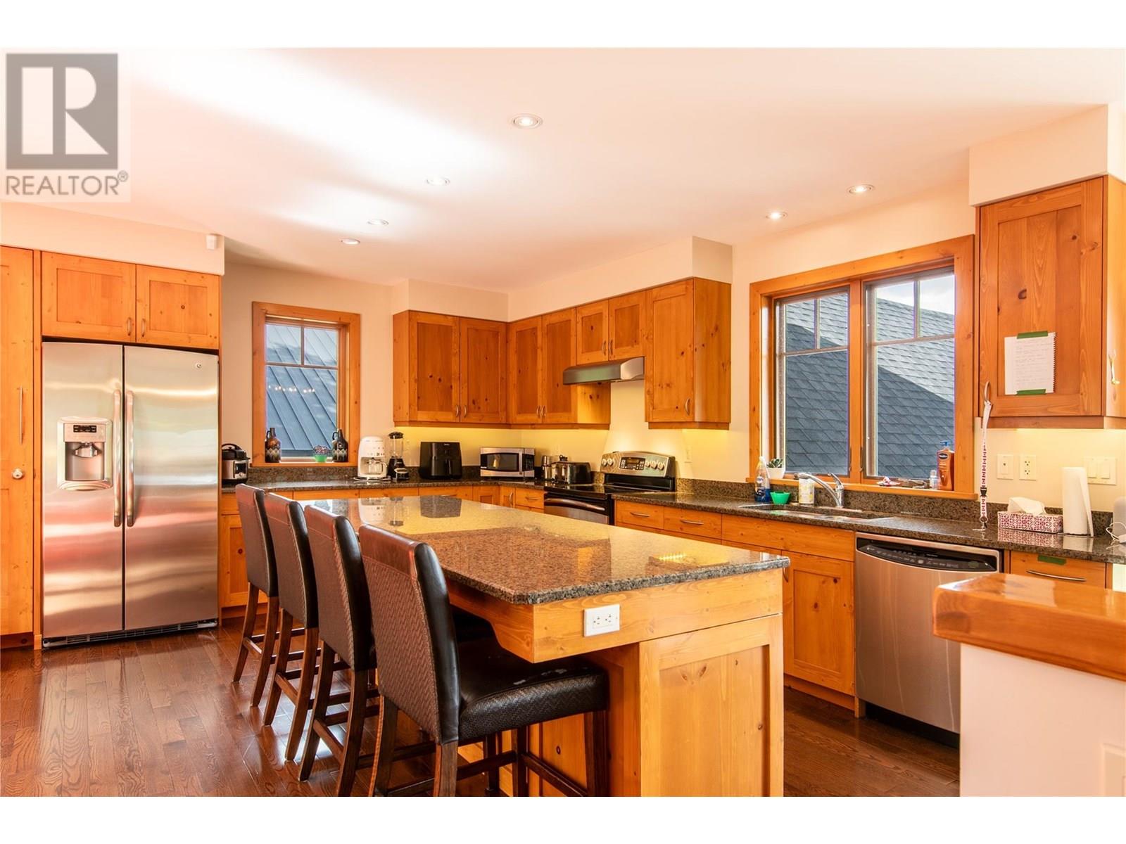 1589 Columbia Valley View, Golden, British Columbia  V0A 1H2 - Photo 2 - 10353274