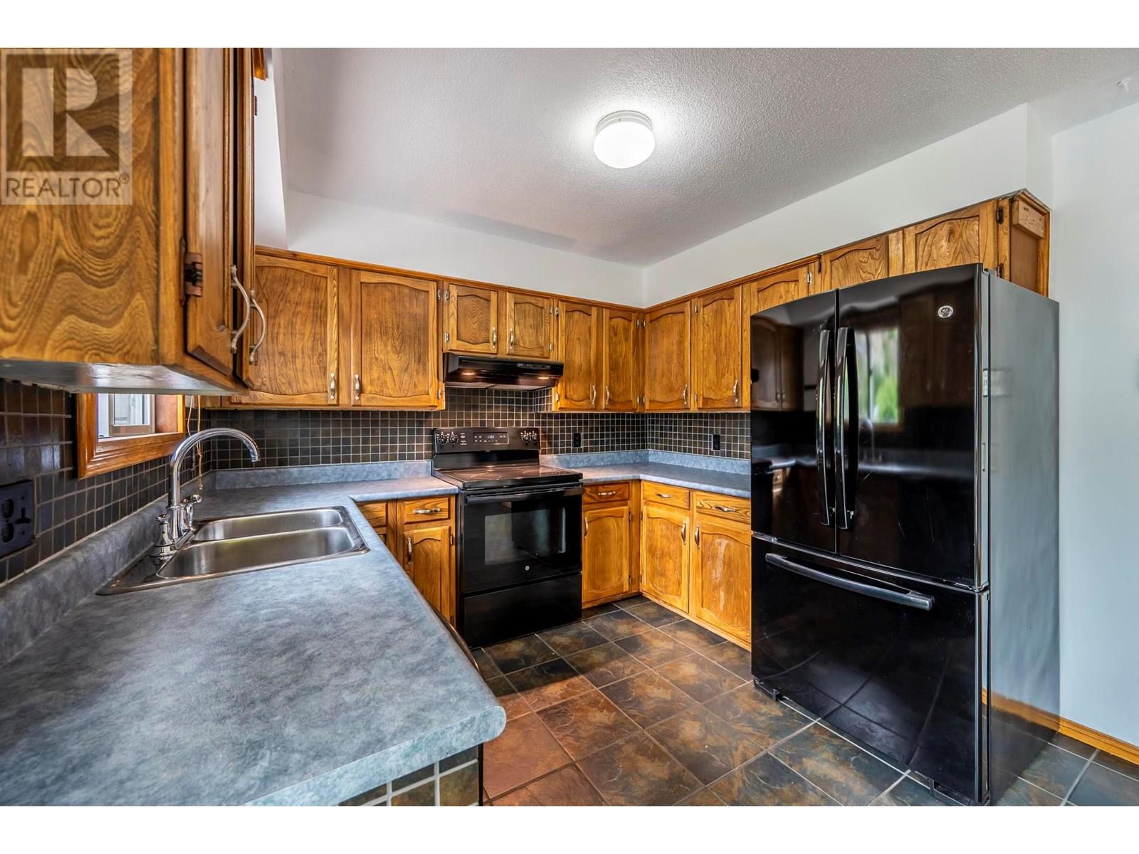 1300 11th Street S, Golden, British Columbia  V0A 1H0 - Photo 17 - 10353999