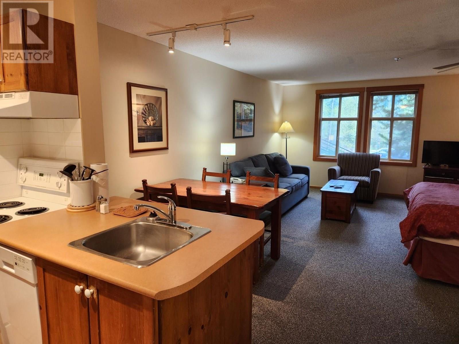 2060 SUMMIT Drive Unit# 106, Panorama, British Columbia