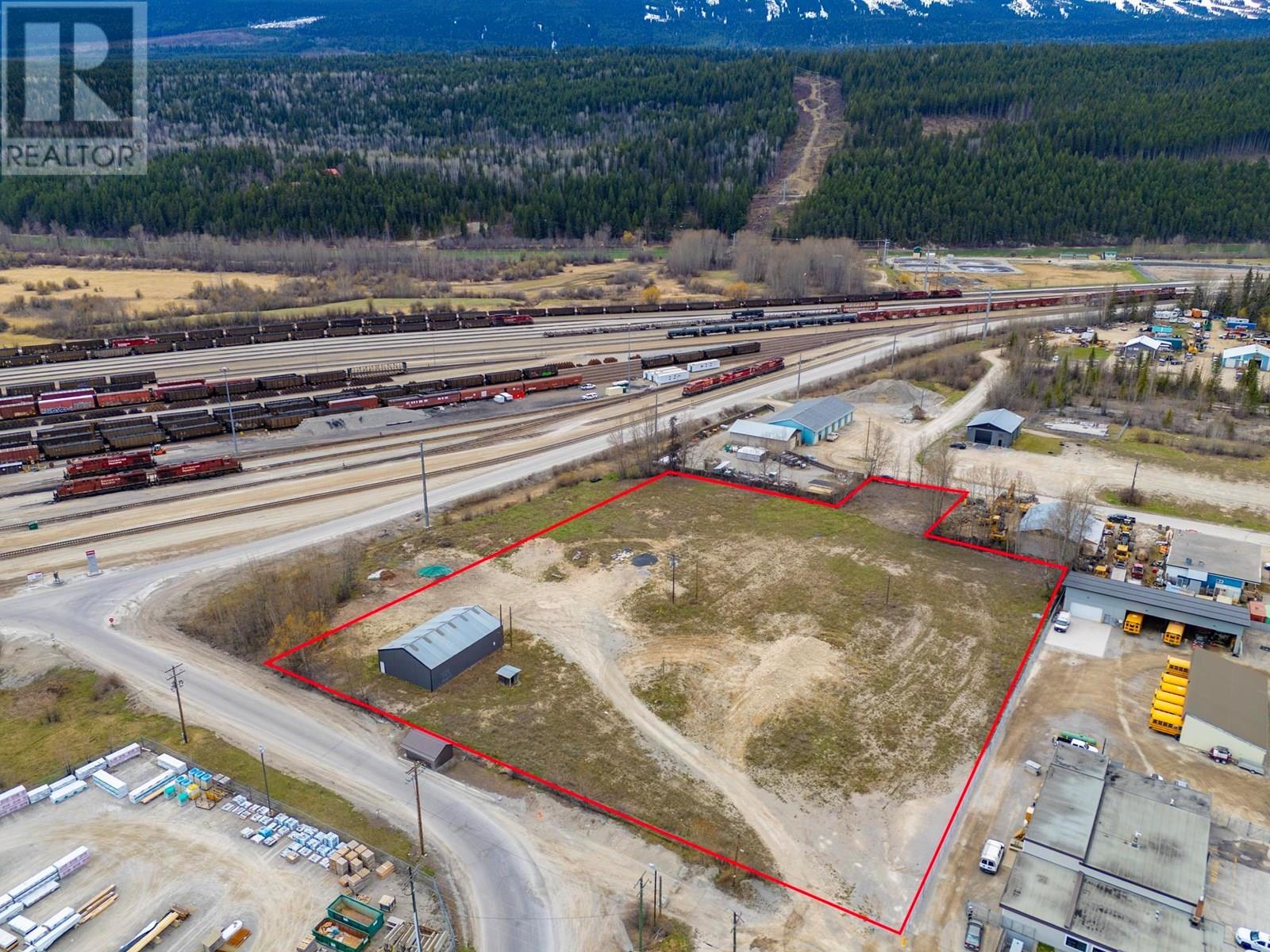 1421 9th Avenue S, Golden, British Columbia  V0A 1H0 - Photo 1 - 10354441