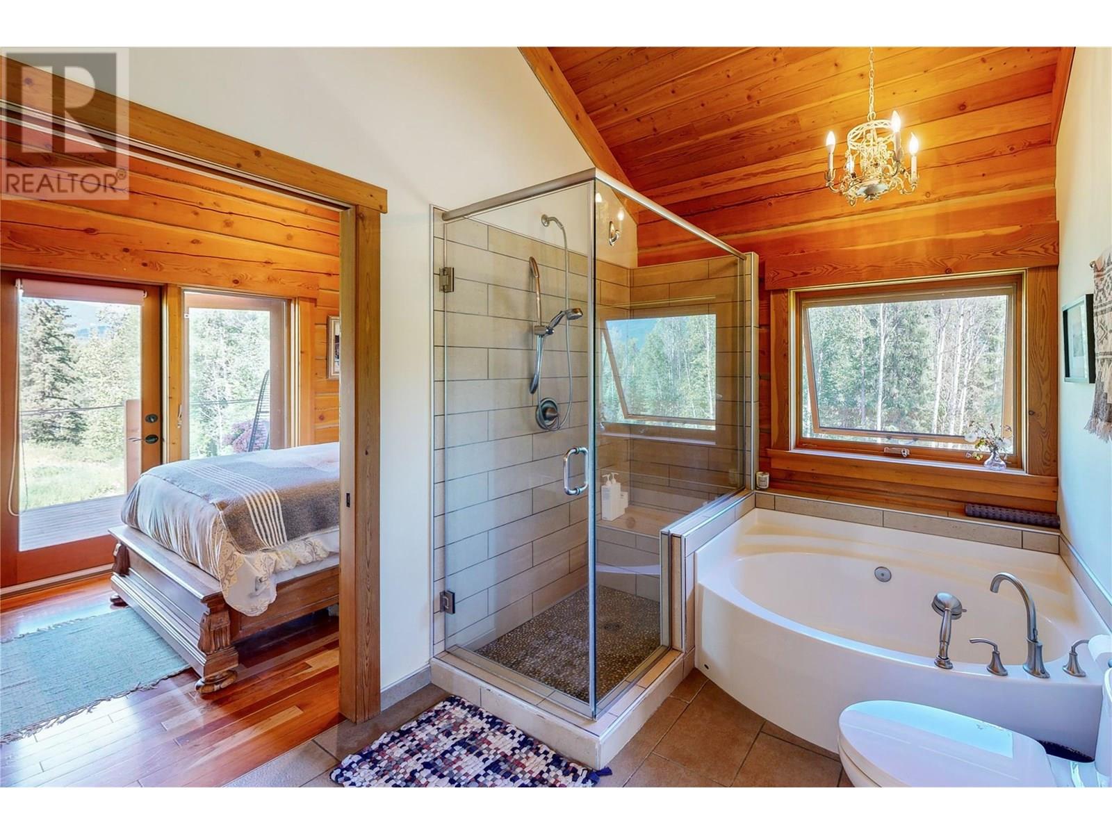 2550 Kettleston Road, Golden, British Columbia  V0A 1H1 - Photo 23 - 10354523