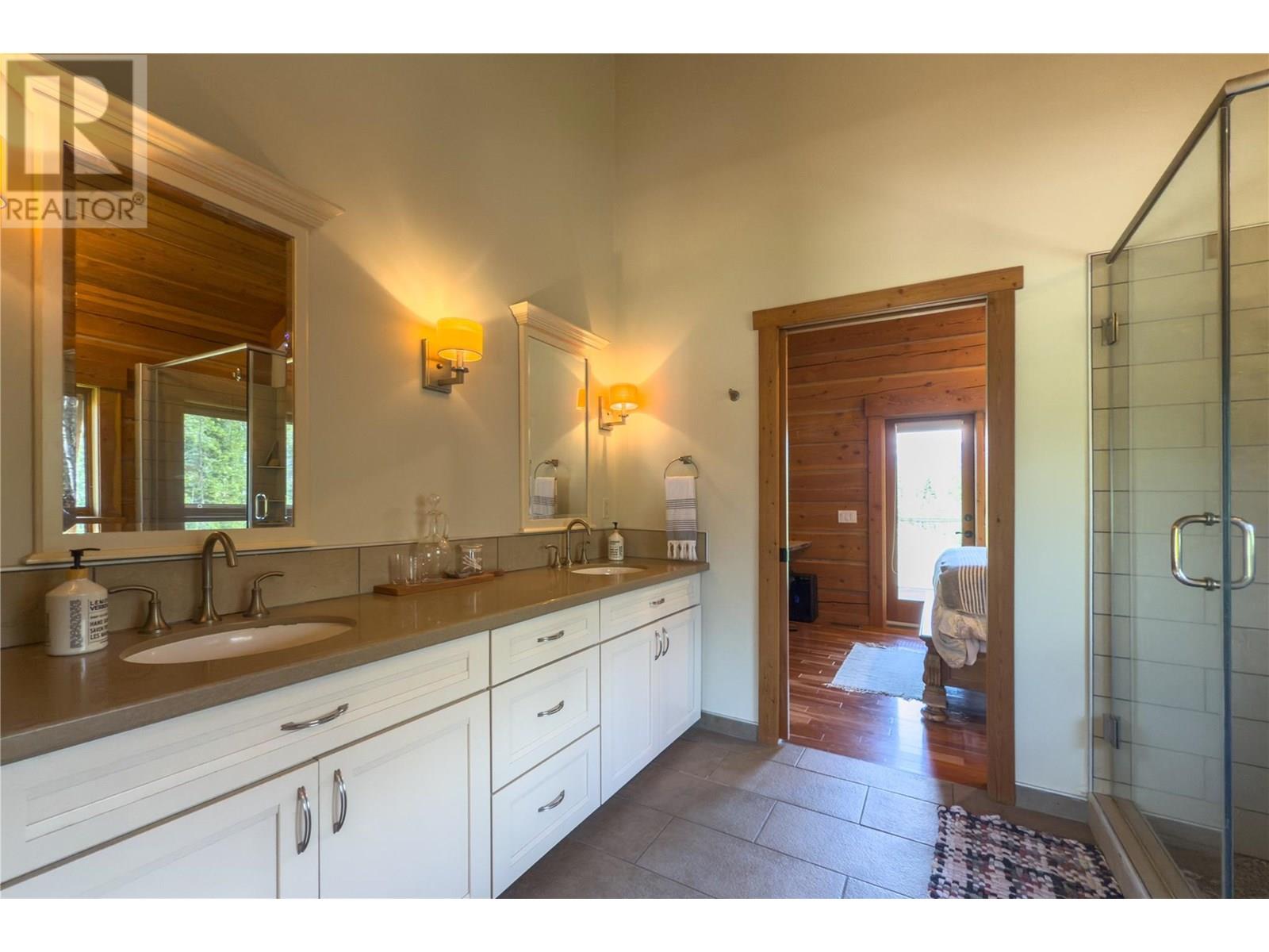 2550 Kettleston Road, Golden, British Columbia  V0A 1H1 - Photo 24 - 10354523