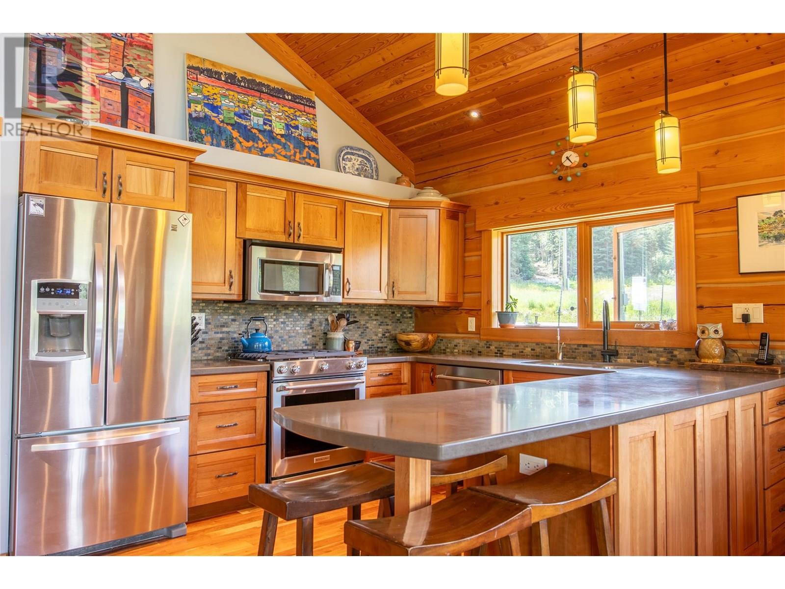 2550 Kettleston Road, Golden, British Columbia  V0A 1H1 - Photo 8 - 10354523